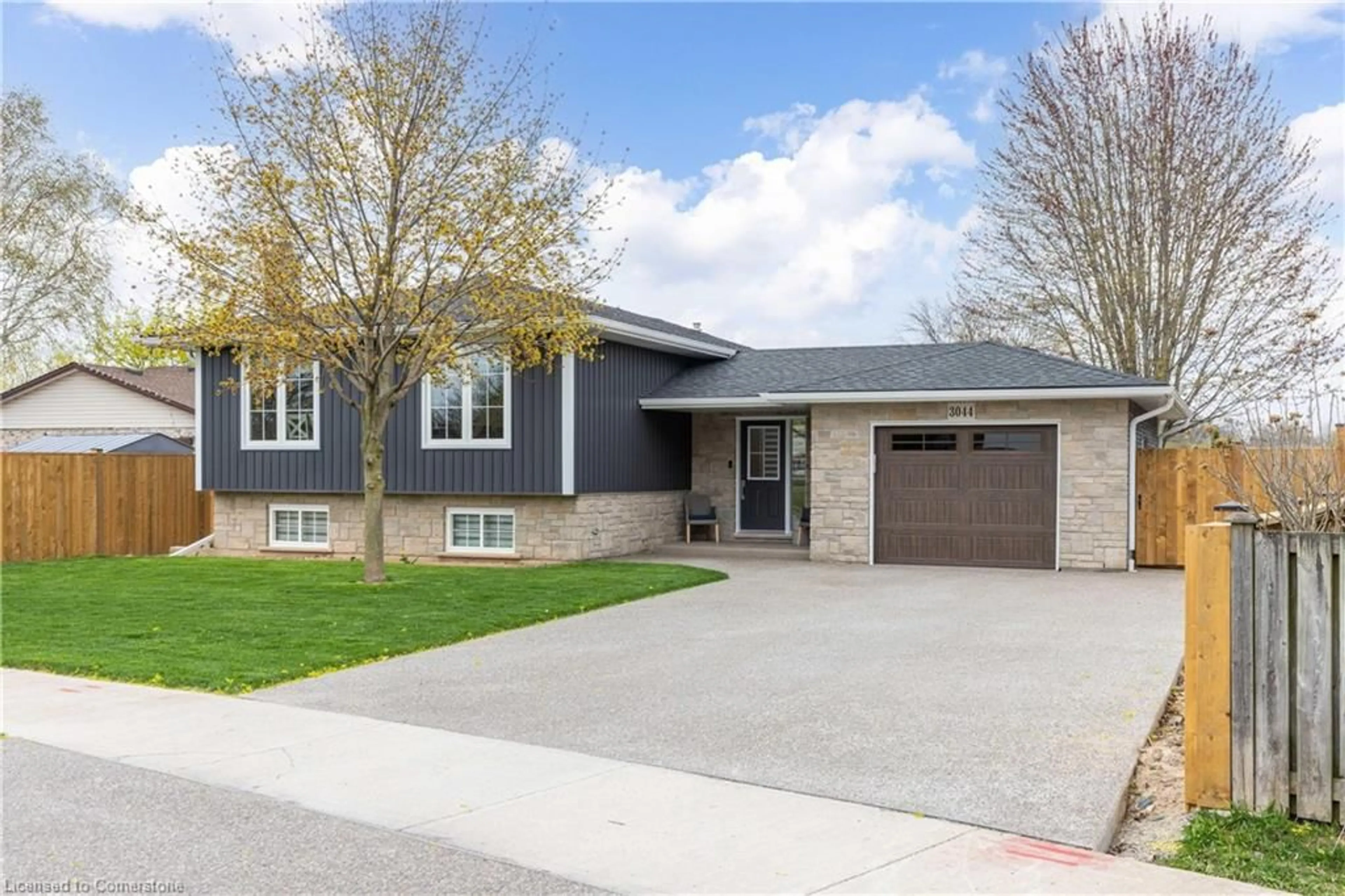 Home with brick exterior material, street for 3044 Appleford Ave, Niagara Falls Ontario L2J 3N6