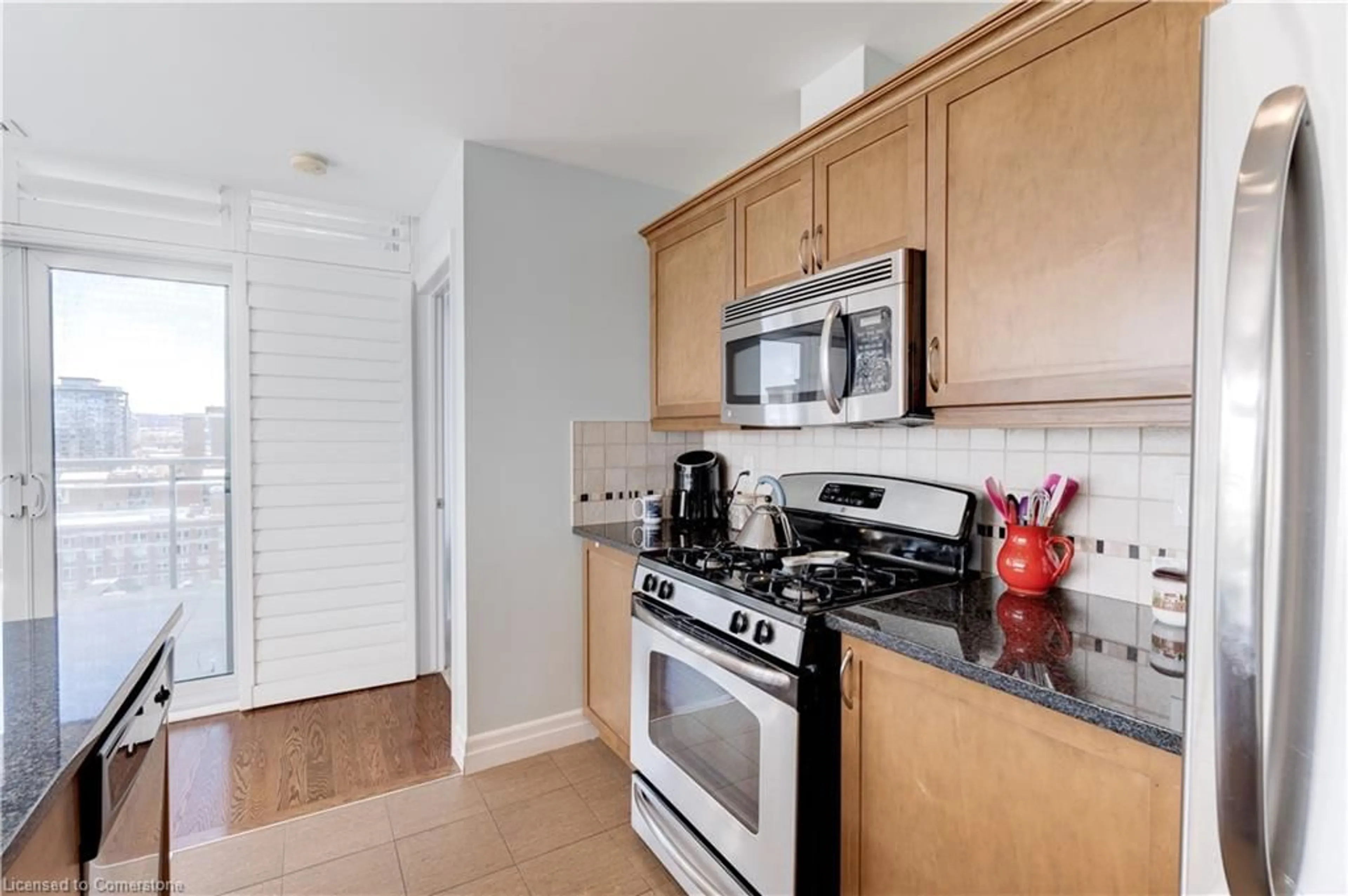 Standard kitchen, unknown for 360 Pearl St #1204, Burlington Ontario L7R 1E1