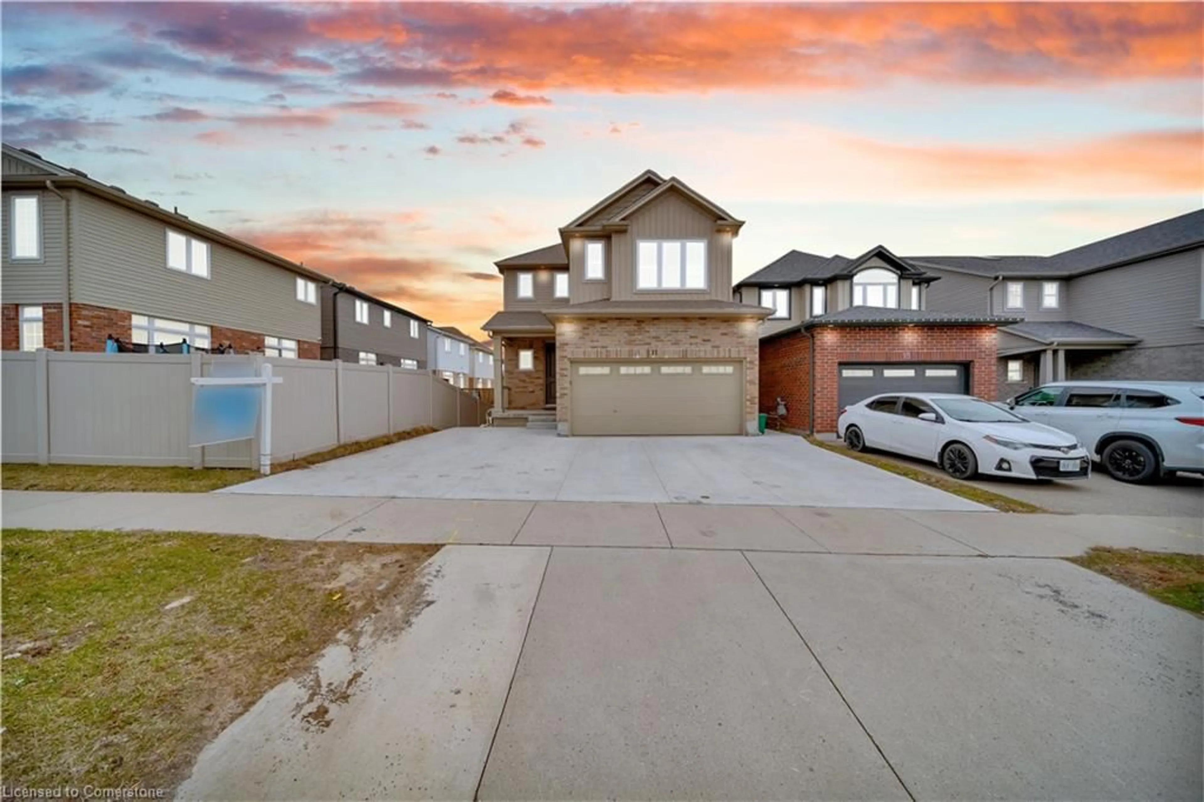 A pic from outside/outdoor area/front of a property/back of a property/a pic from drone, street for 11 Willowrun Dr, Kitchener Ontario N2A 0H5