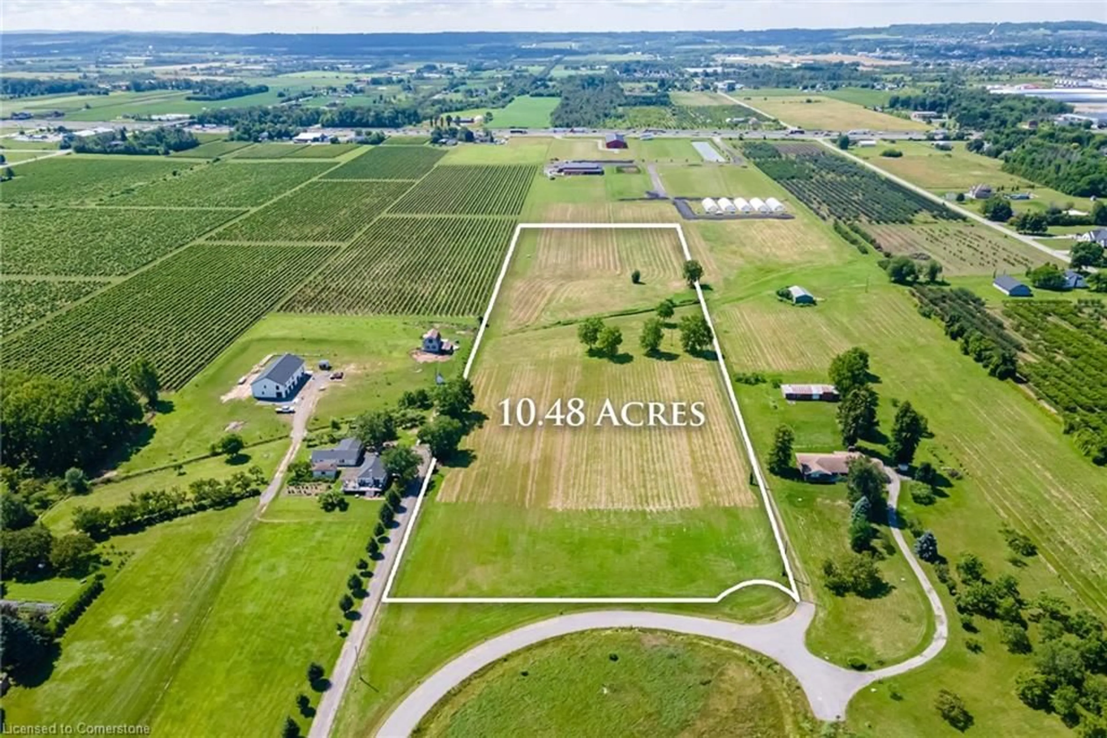 A pic from outside/outdoor area/front of a property/back of a property/a pic from drone, unknown for 4558 Lakeside Dr, Beamsville Ontario L0R 1B1