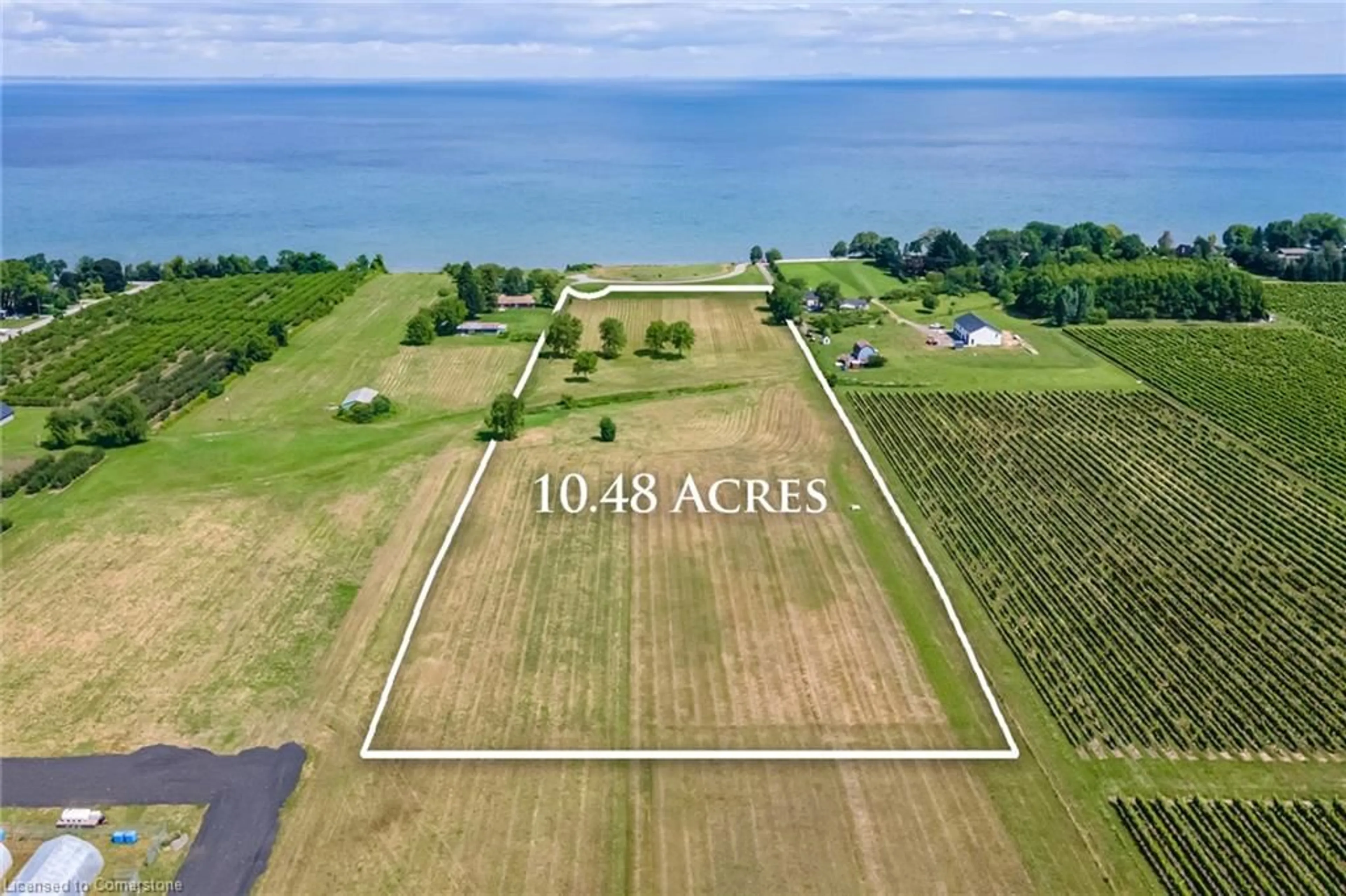 A pic from outside/outdoor area/front of a property/back of a property/a pic from drone, water/lake/river/ocean view for 4558 Lakeside Dr, Beamsville Ontario L0R 1B1