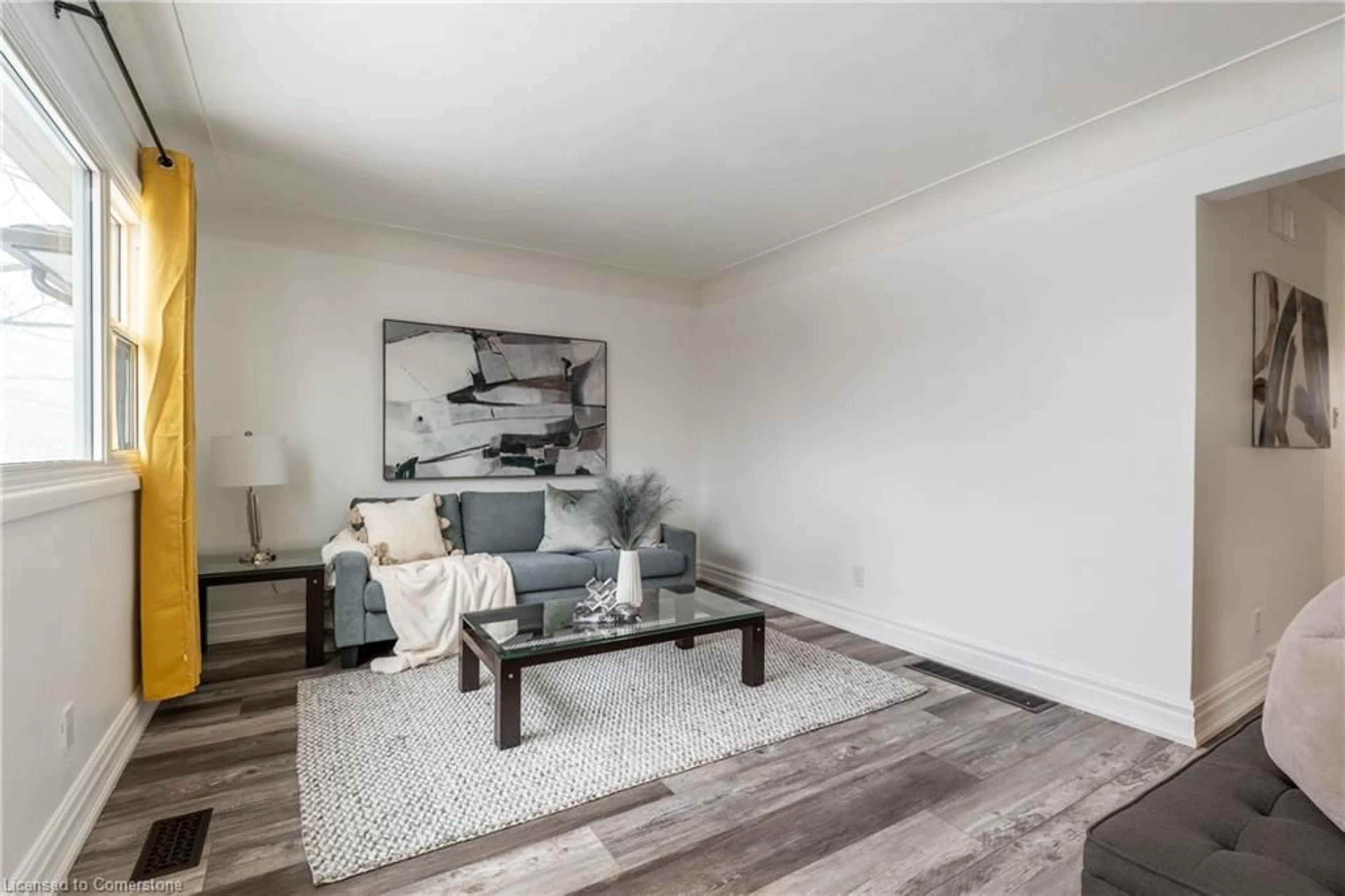 Living room with furniture, wood/laminate floor for 101 East 24th St, Hamilton Ontario L8V 2X9