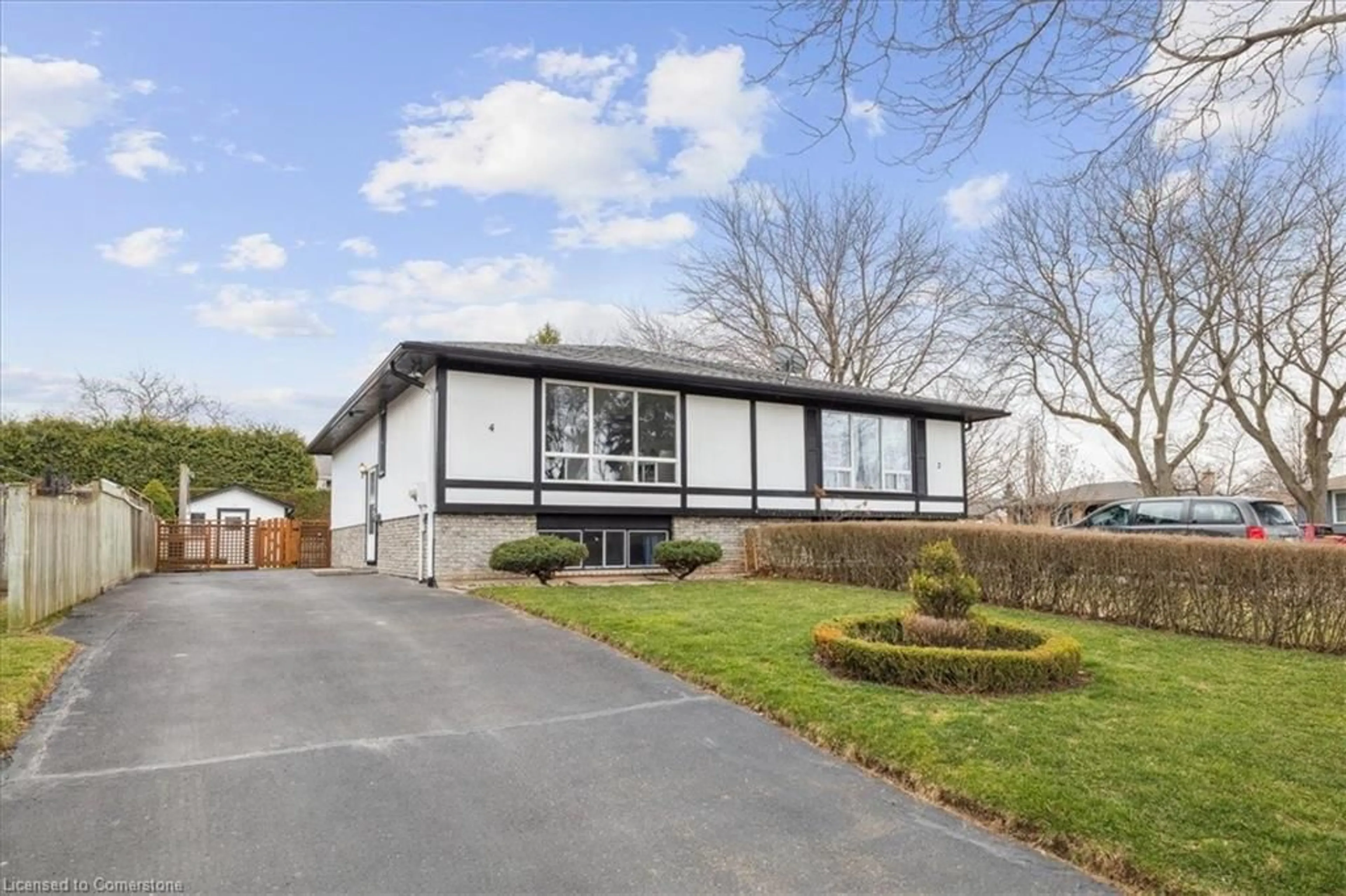Home with vinyl exterior material, street for 4 Glengrove Ave, Grimsby Ontario L3M 4L7