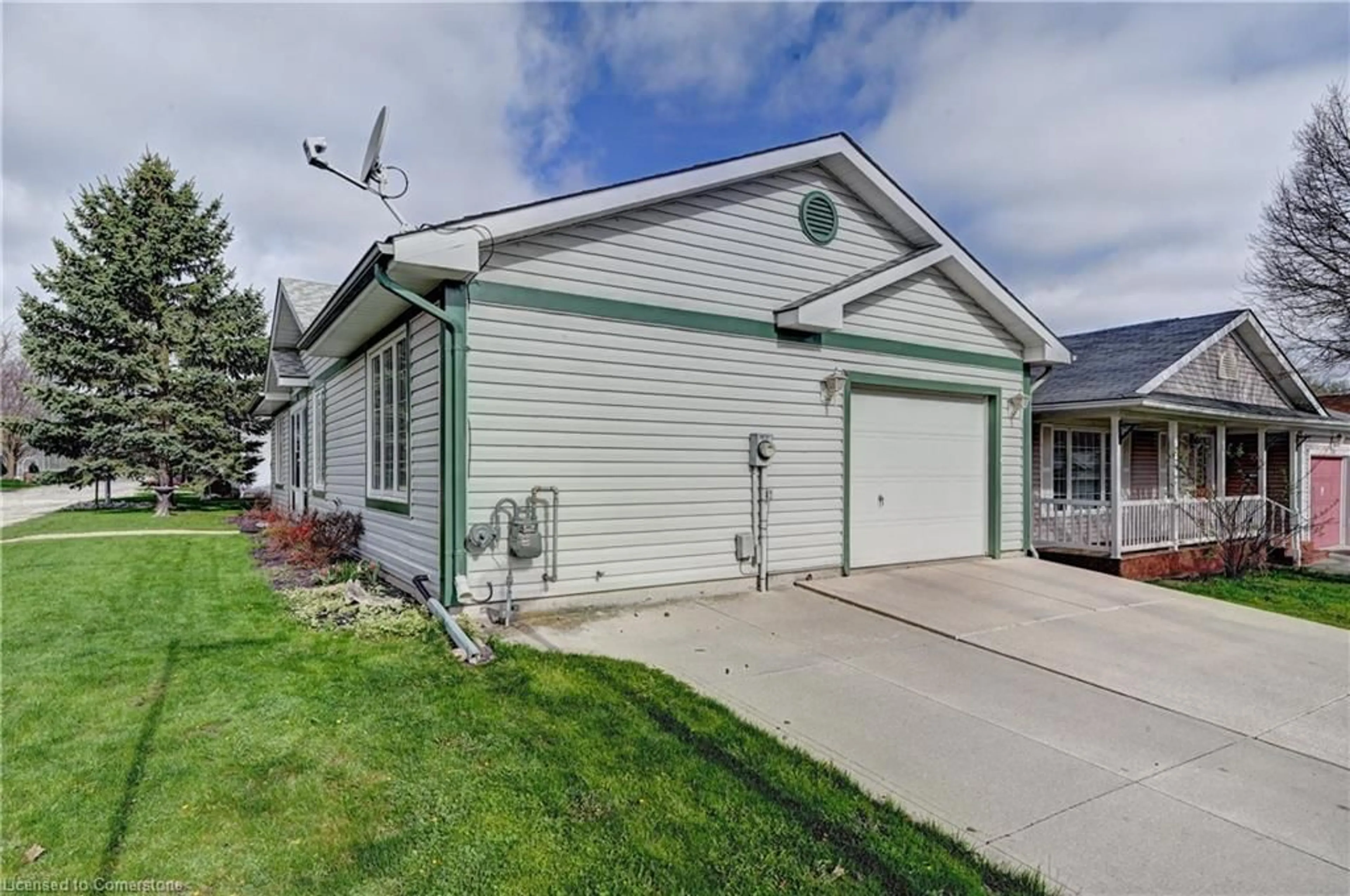 Home with vinyl exterior material, street for 176 Wesley Cres, Waterloo Ontario N2J 4G8