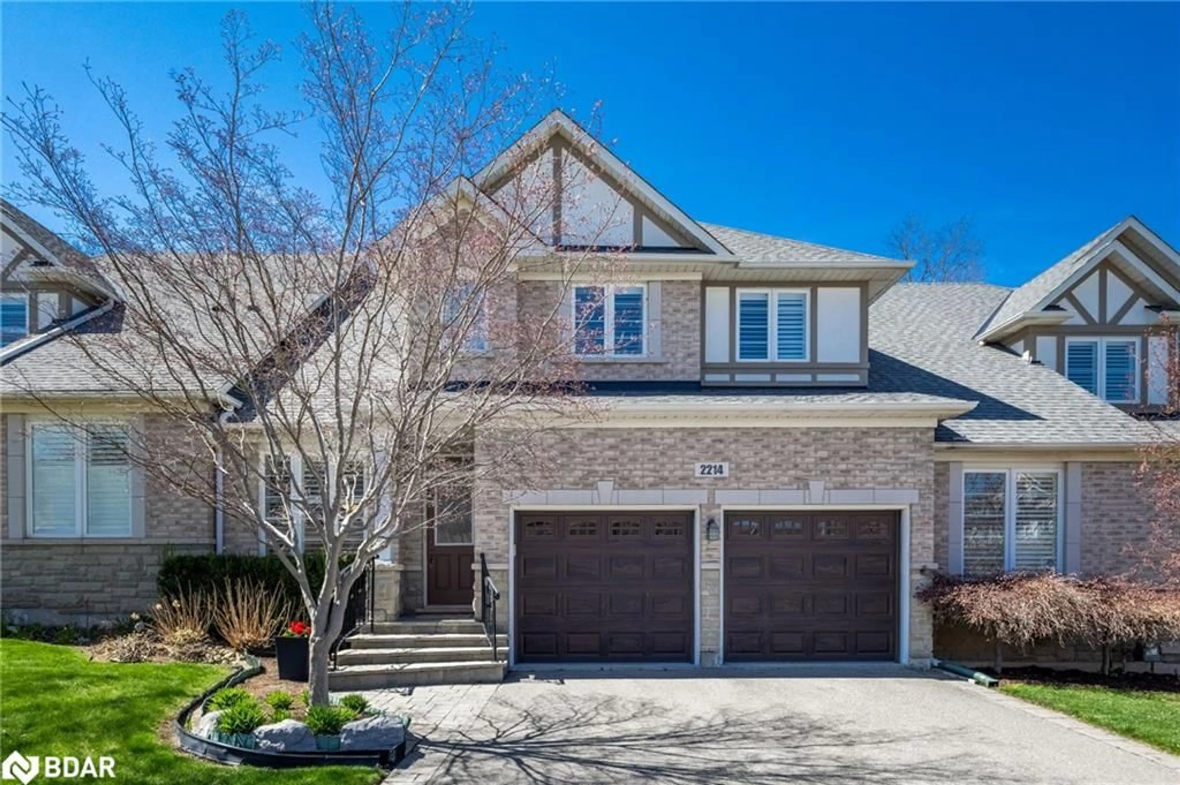 Home with brick exterior material, street for 2214 Emily Cir, Oakville Ontario L6M 0E6