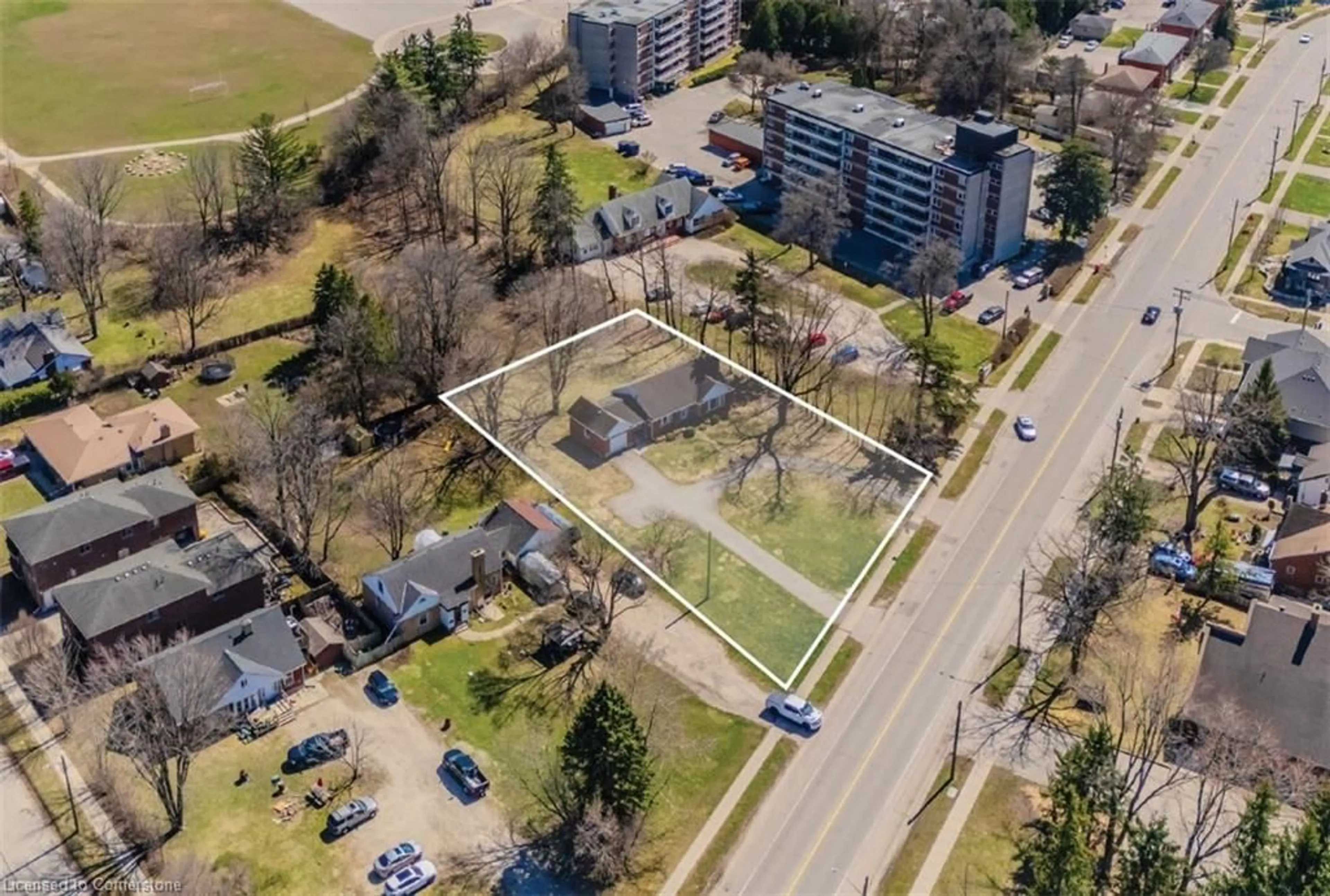 A pic from outside/outdoor area/front of a property/back of a property/a pic from drone, building for 843 Frederick St, Kitchener Ontario N2B 2B4