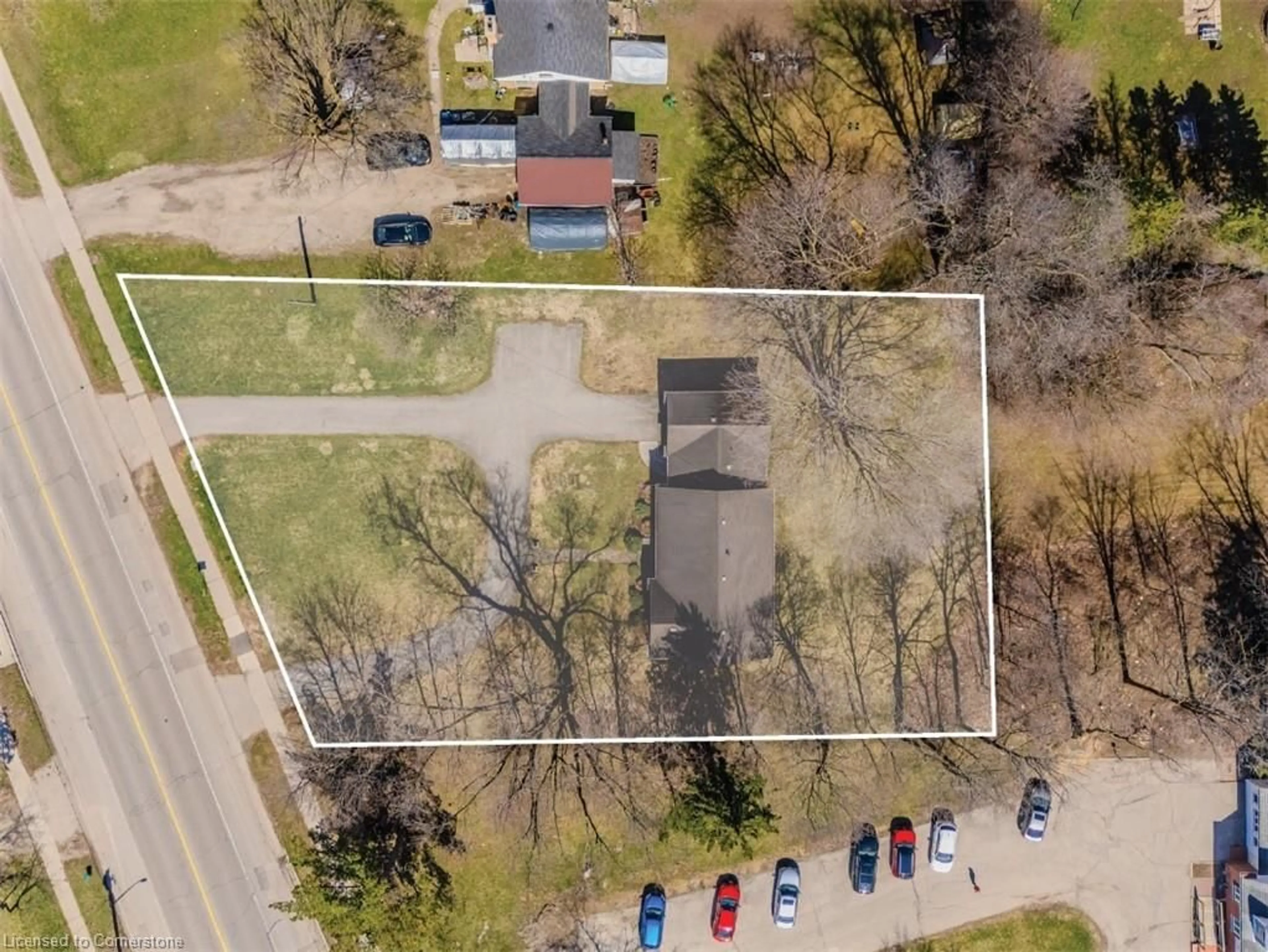 A pic from outside/outdoor area/front of a property/back of a property/a pic from drone, street for 843 Frederick St, Kitchener Ontario N2B 2B4