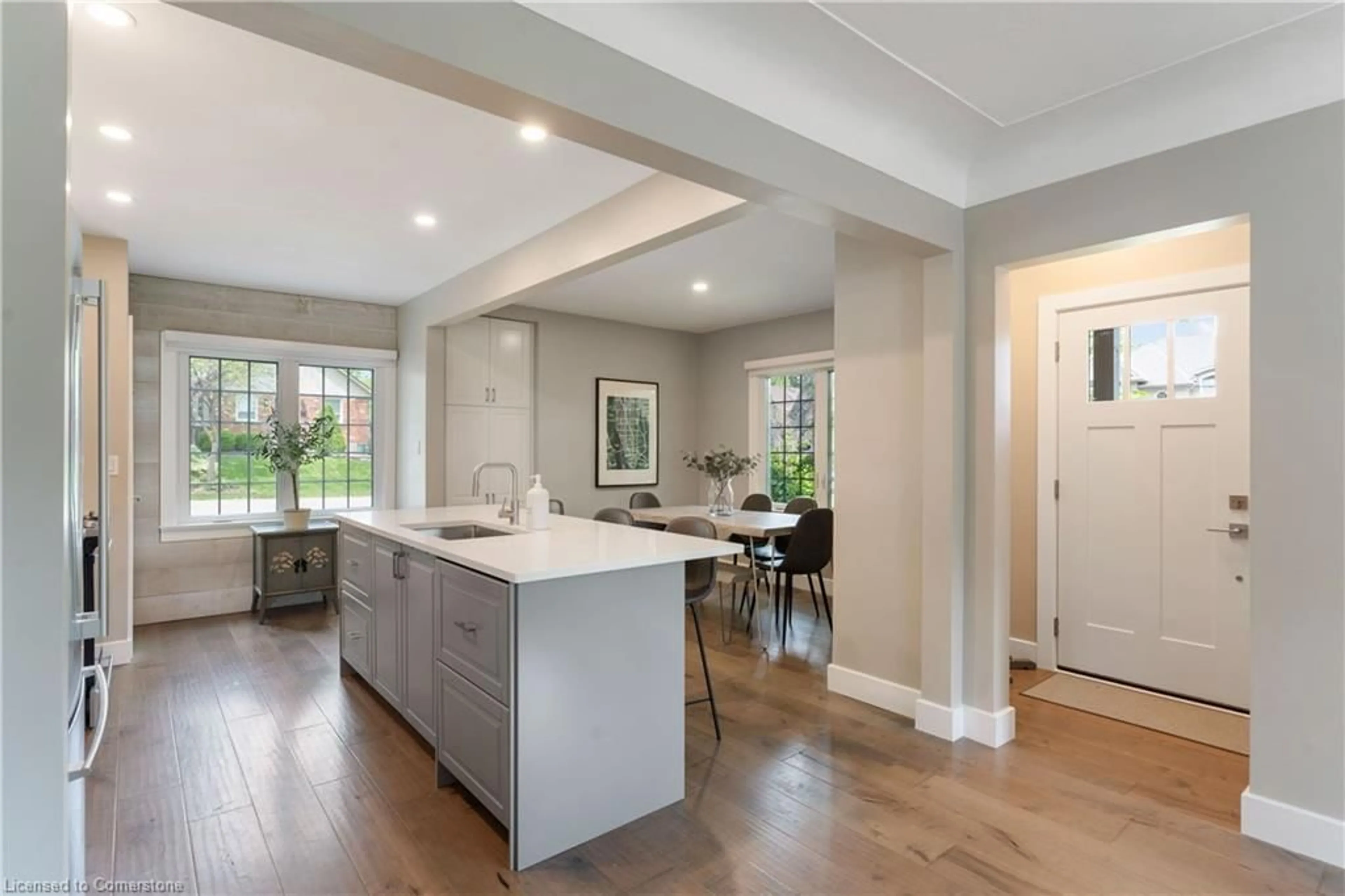 Open concept kitchen, unknown for 1050 St Matthew's Ave, Burlington Ontario L7T 2J4
