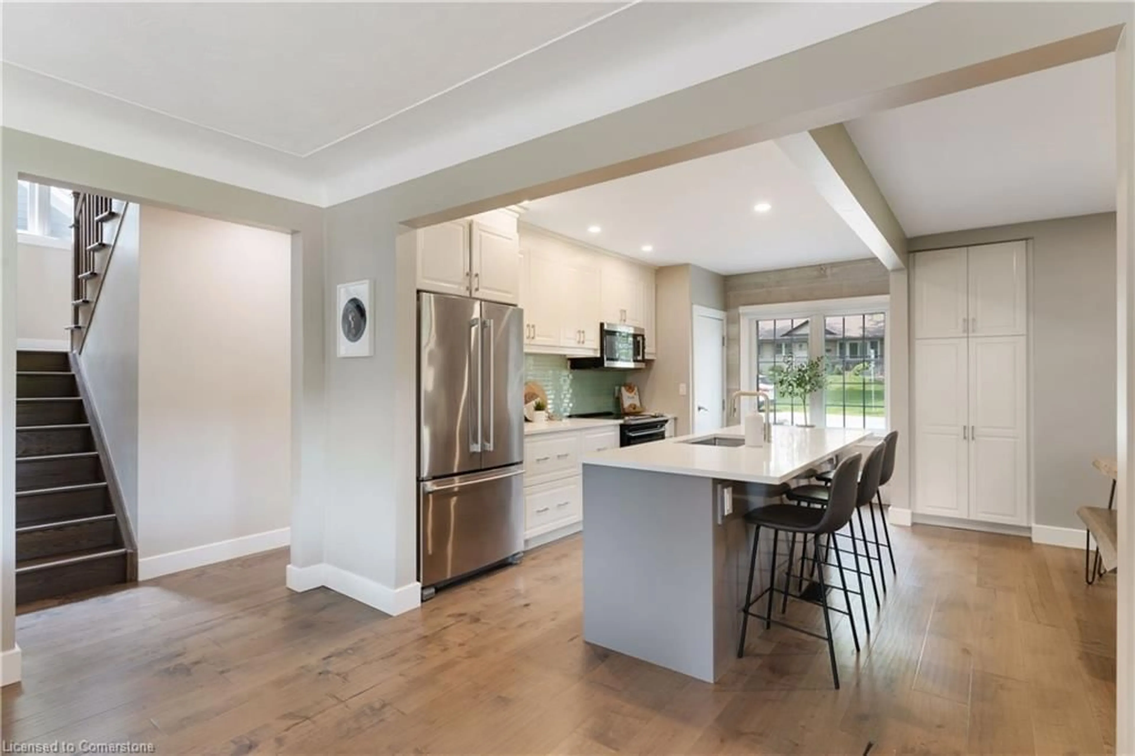 Open concept kitchen, unknown for 1050 St Matthew's Ave, Burlington Ontario L7T 2J4