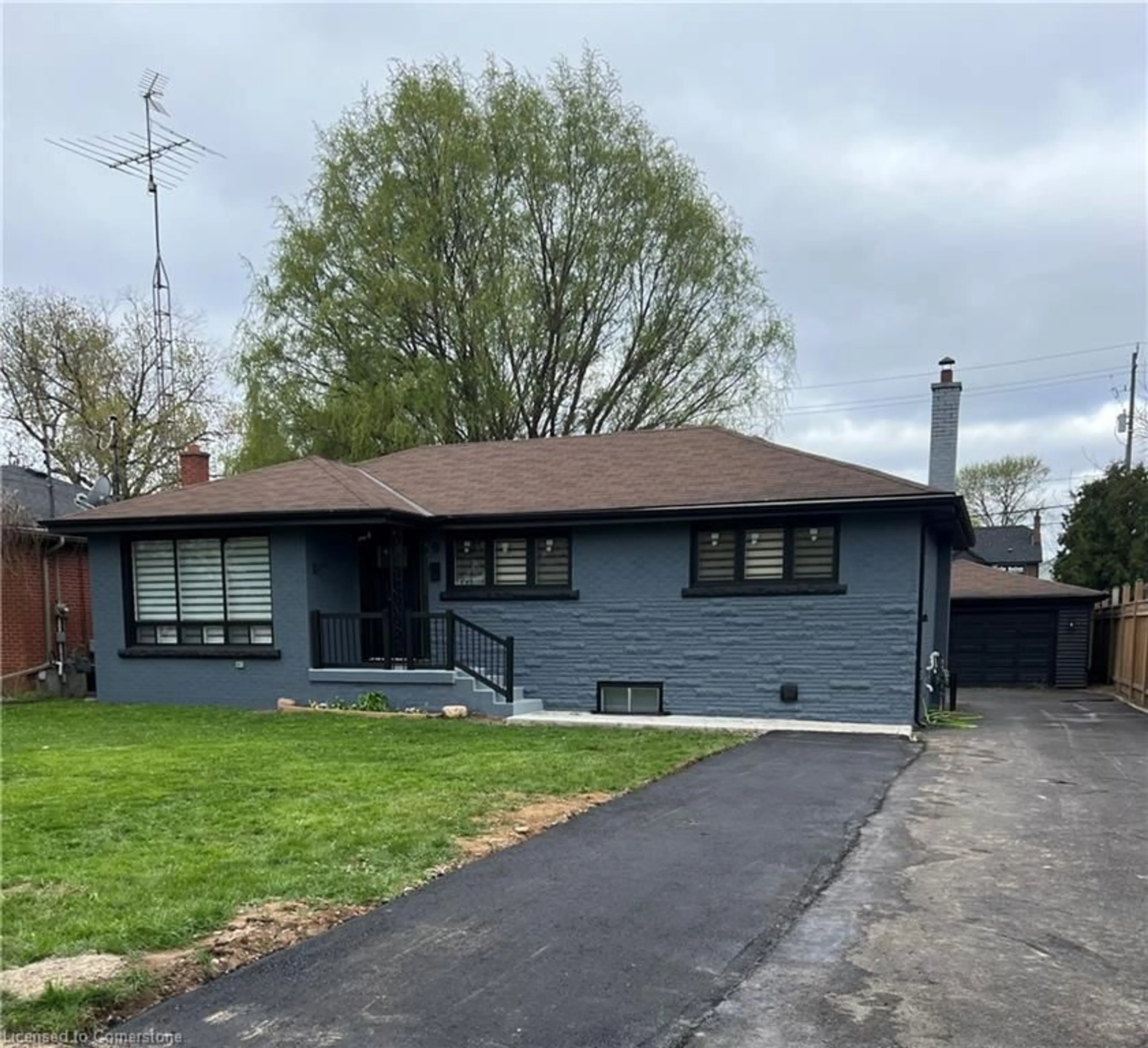 Home with vinyl exterior material, street for 9 Faircourt Dr, Stoney Creek Ontario L8G 2J4