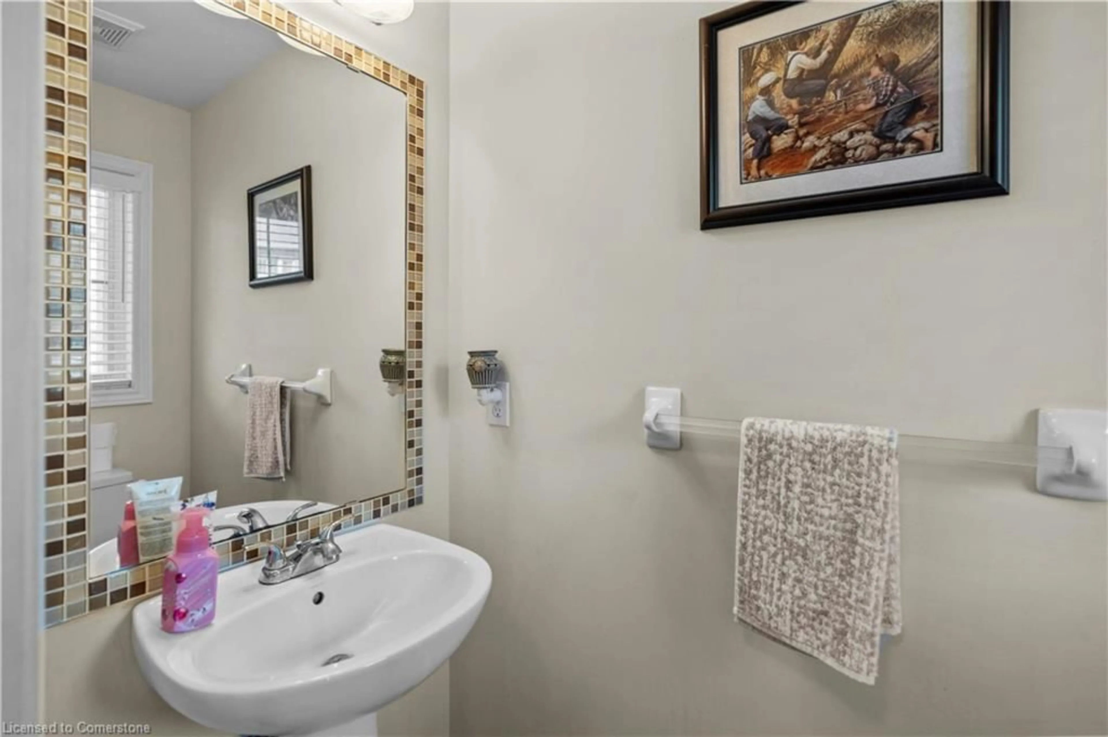 Standard bathroom, ceramic/tile floor for 27 Marina Point Cres, Hamilton Ontario L8E 0E4
