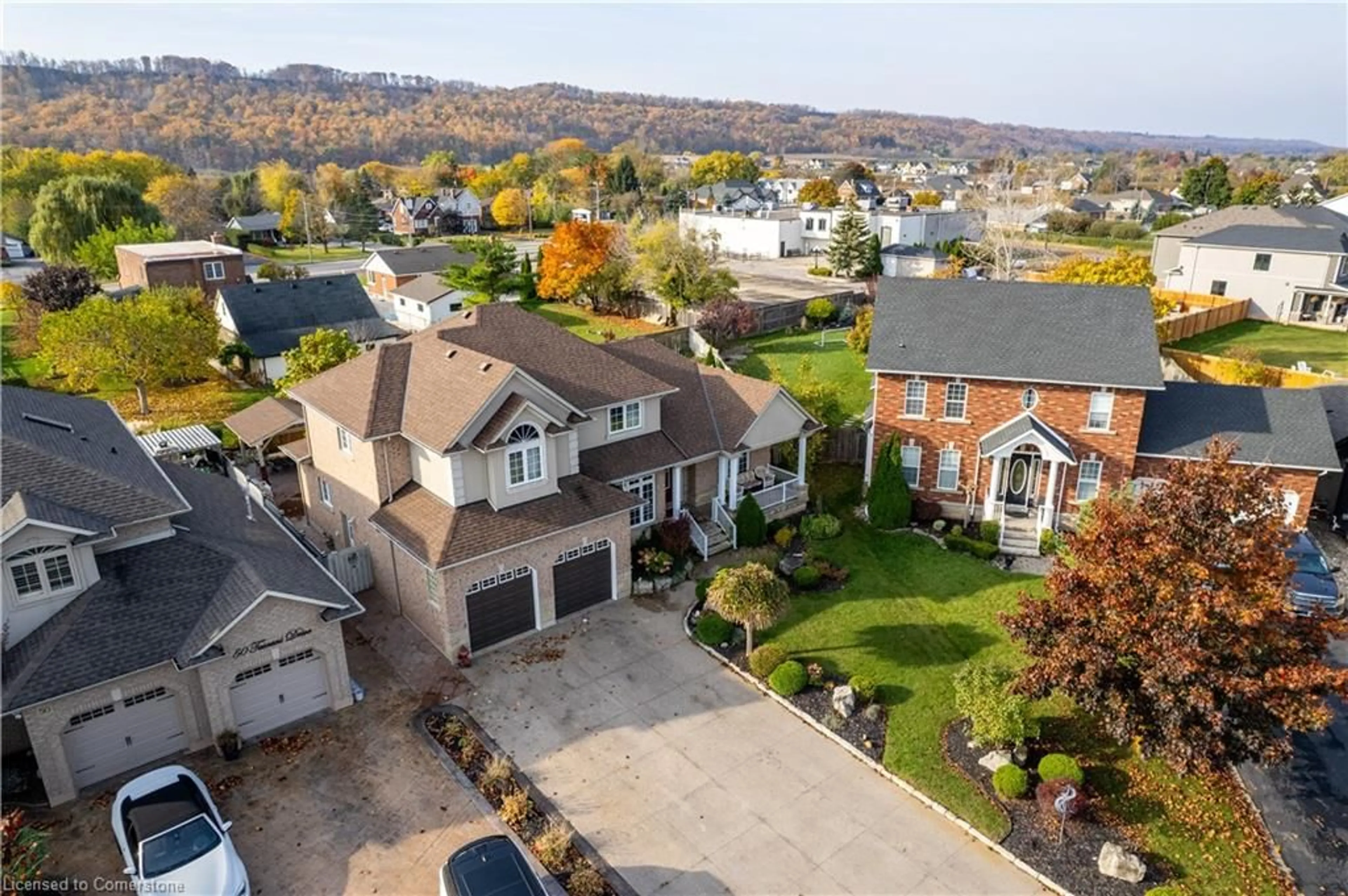 A pic from outside/outdoor area/front of a property/back of a property/a pic from drone, unknown for 48 Tuscani Dr, Stoney Creek Ontario L8E 5W4