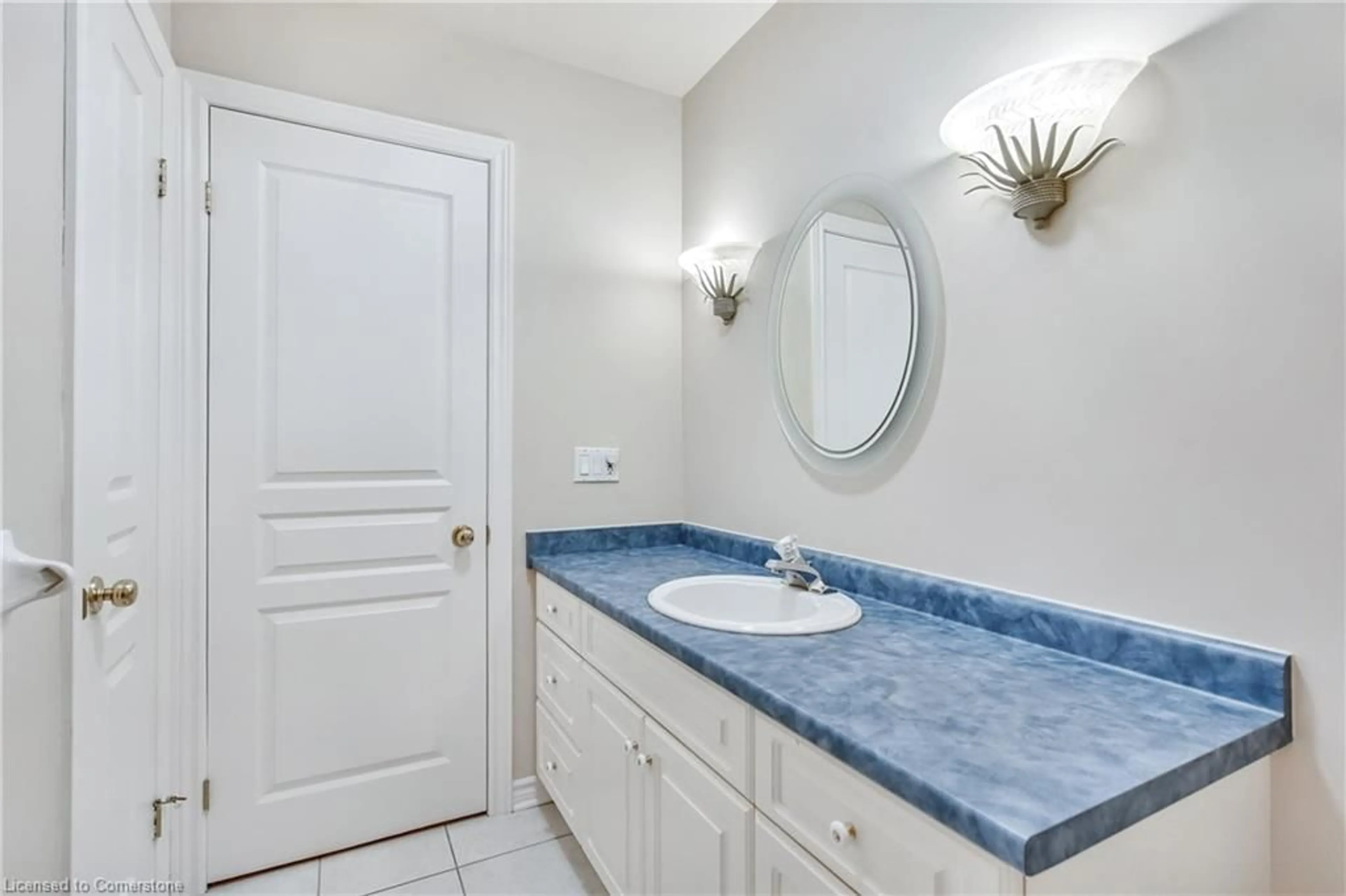 Standard bathroom, ceramic/tile floor for 3241 Montrose Rd #4, Niagara Falls Ontario L2H 3L3