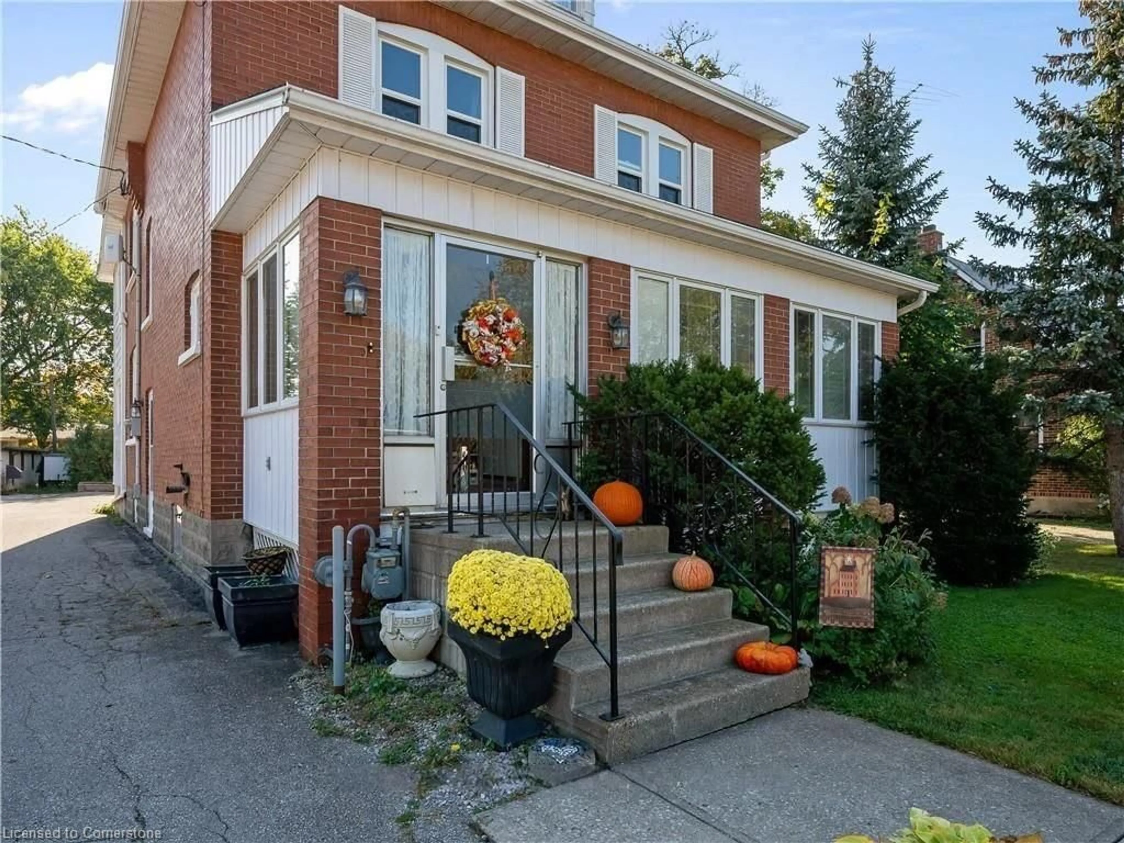 Home with brick exterior material, street for 77 Main St, Hagersville Ontario N0A 1H0