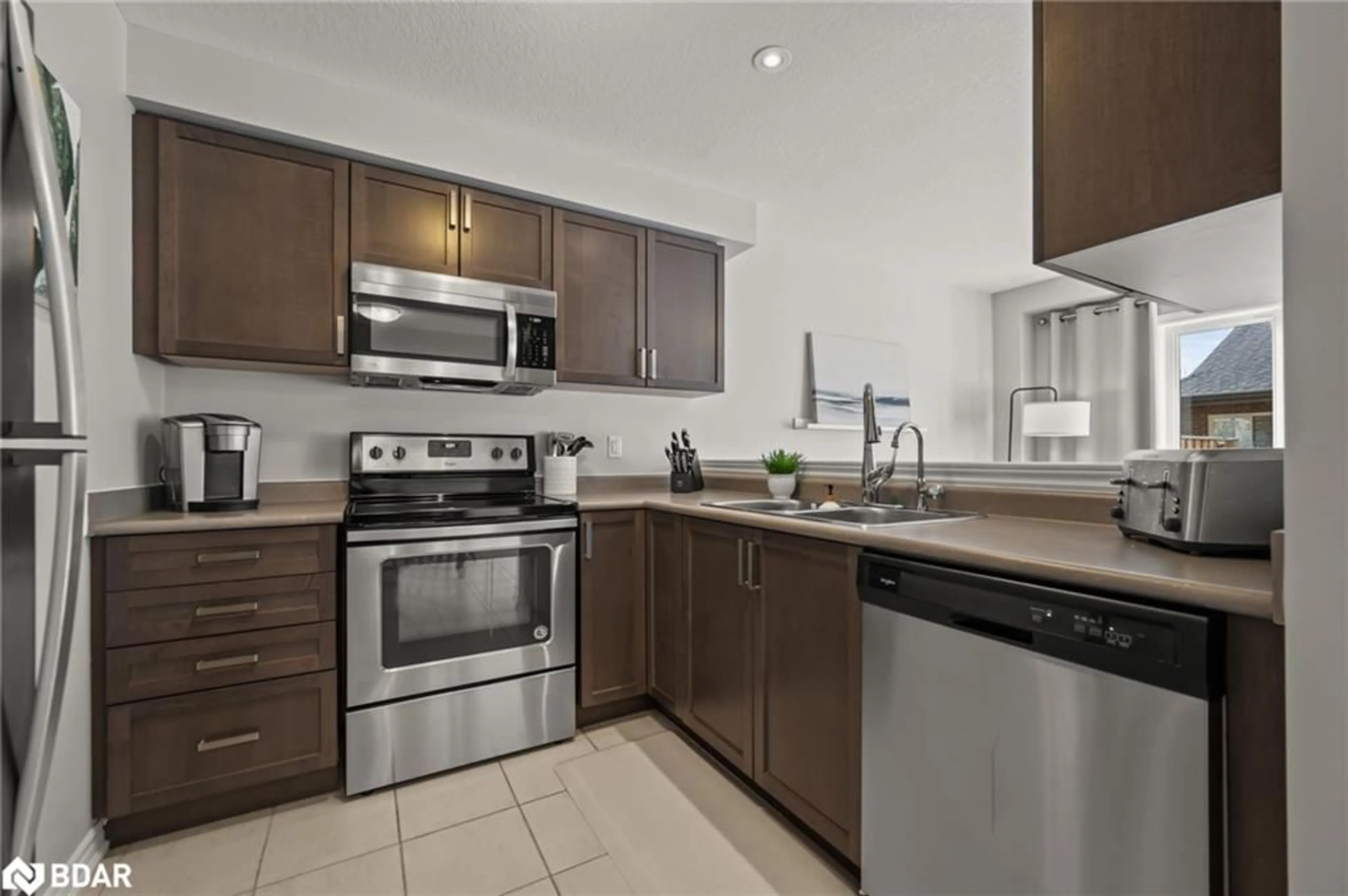 Standard kitchen, ceramic/tile floor for 20 Tanton Ave #20T, Fergus Ontario N1M 0C3