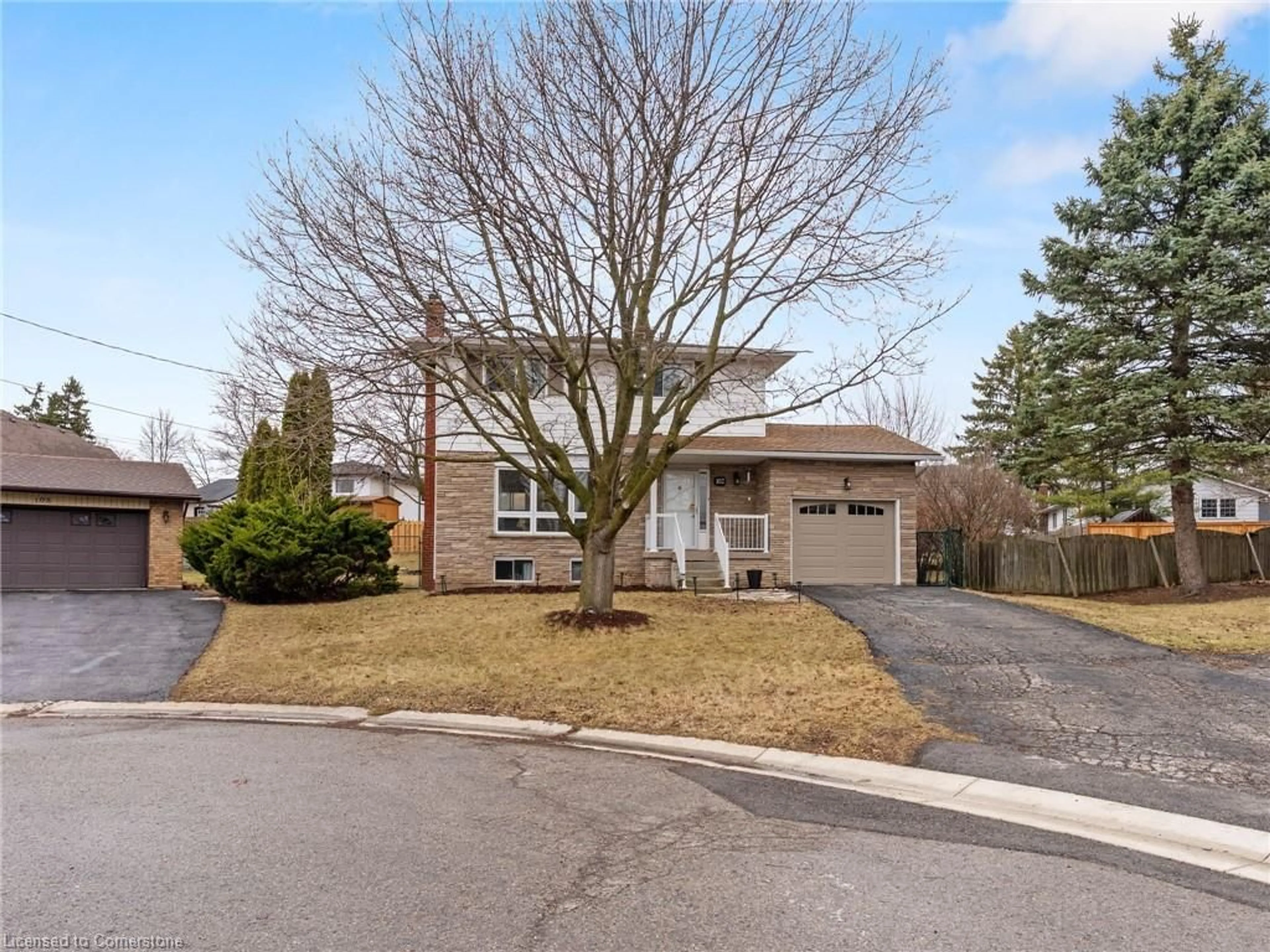 Home with brick exterior material, street for 102 Dundee Dr, Caledonia Ontario N3W 1J8
