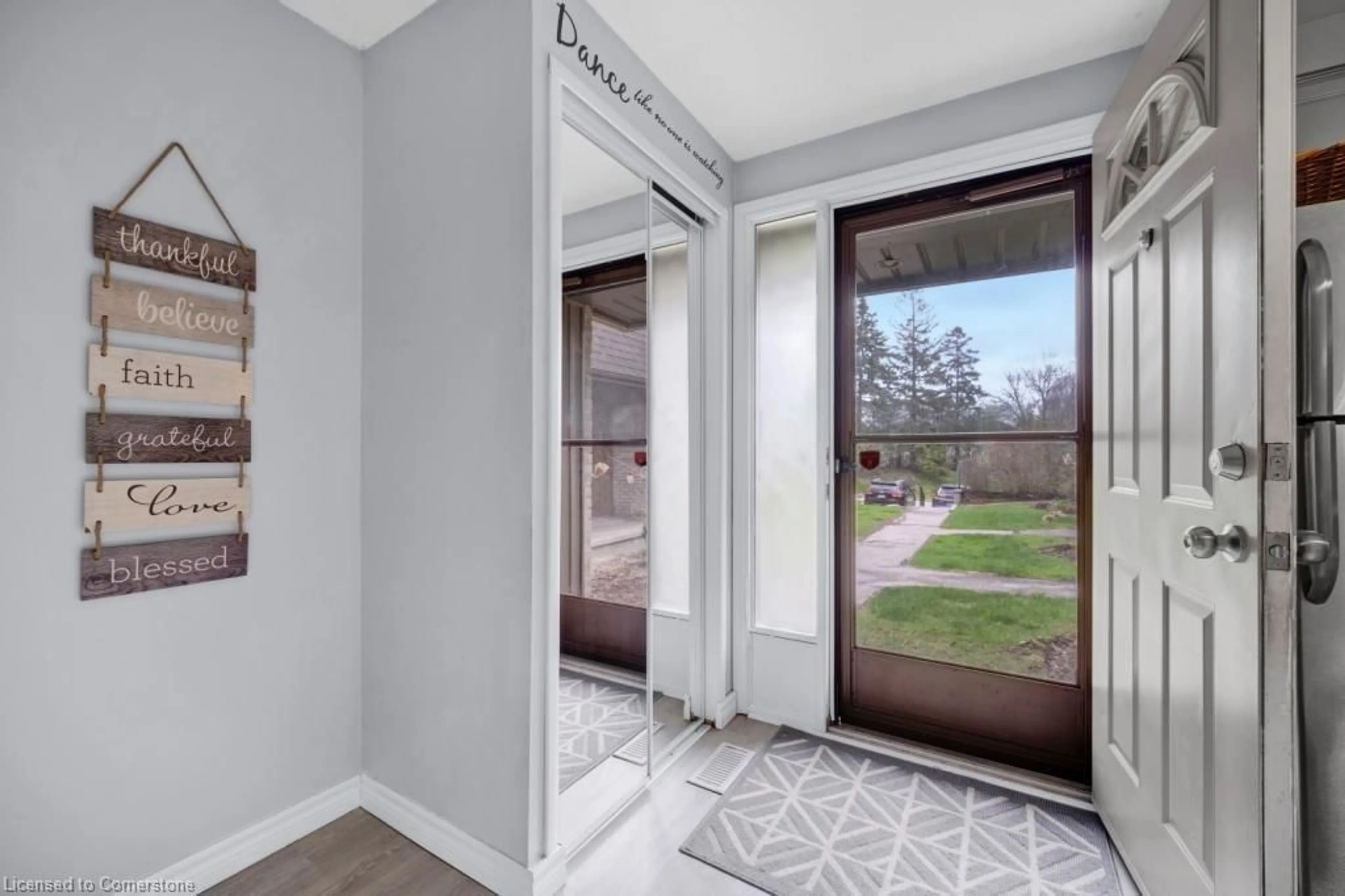 Indoor entryway for 215 Glamis Rd #2, Cambridge Ontario N1R 6V8