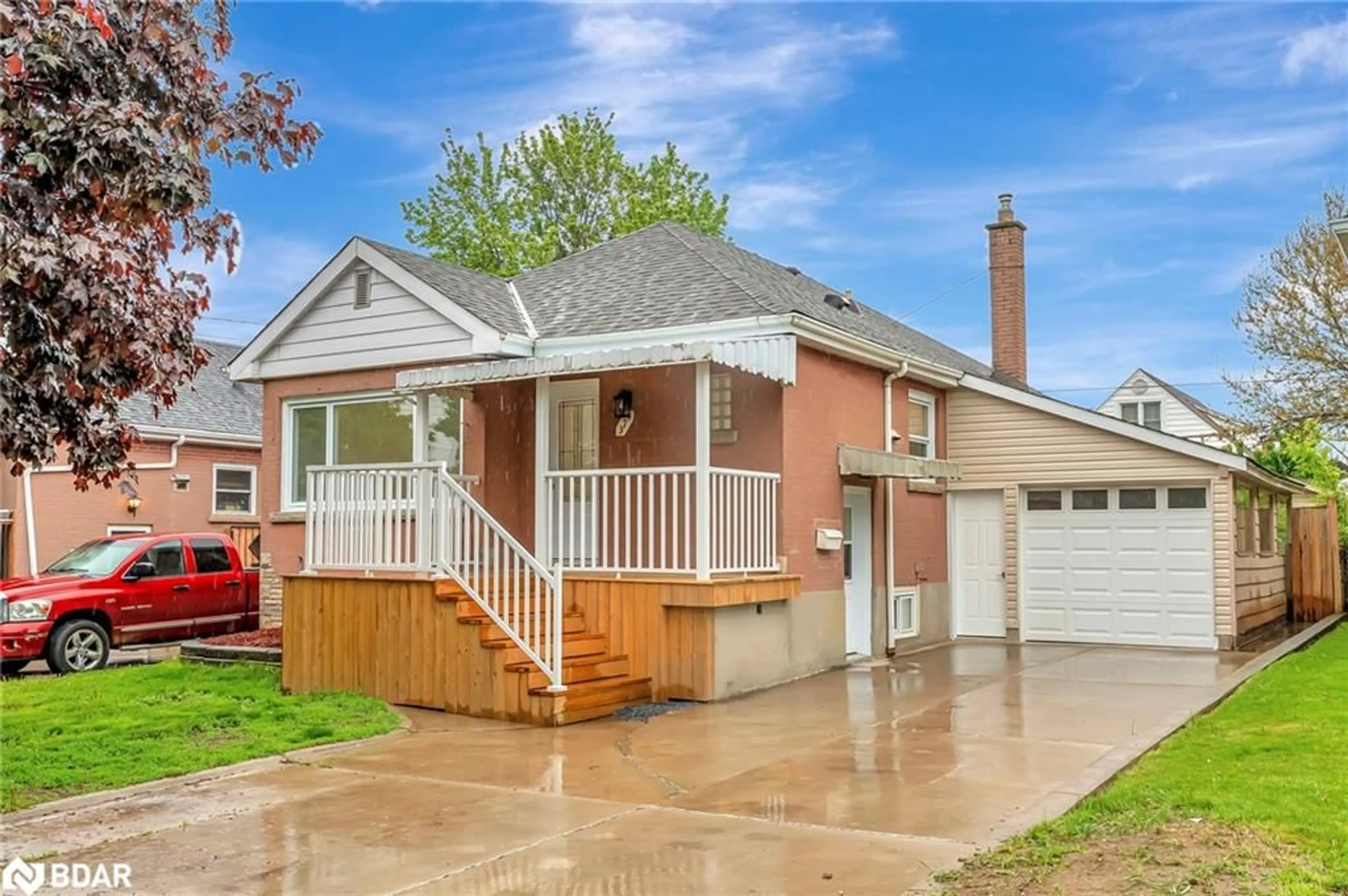 Home with vinyl exterior material, street for 379 East 27th St, Hamilton Ontario L8V 3H1