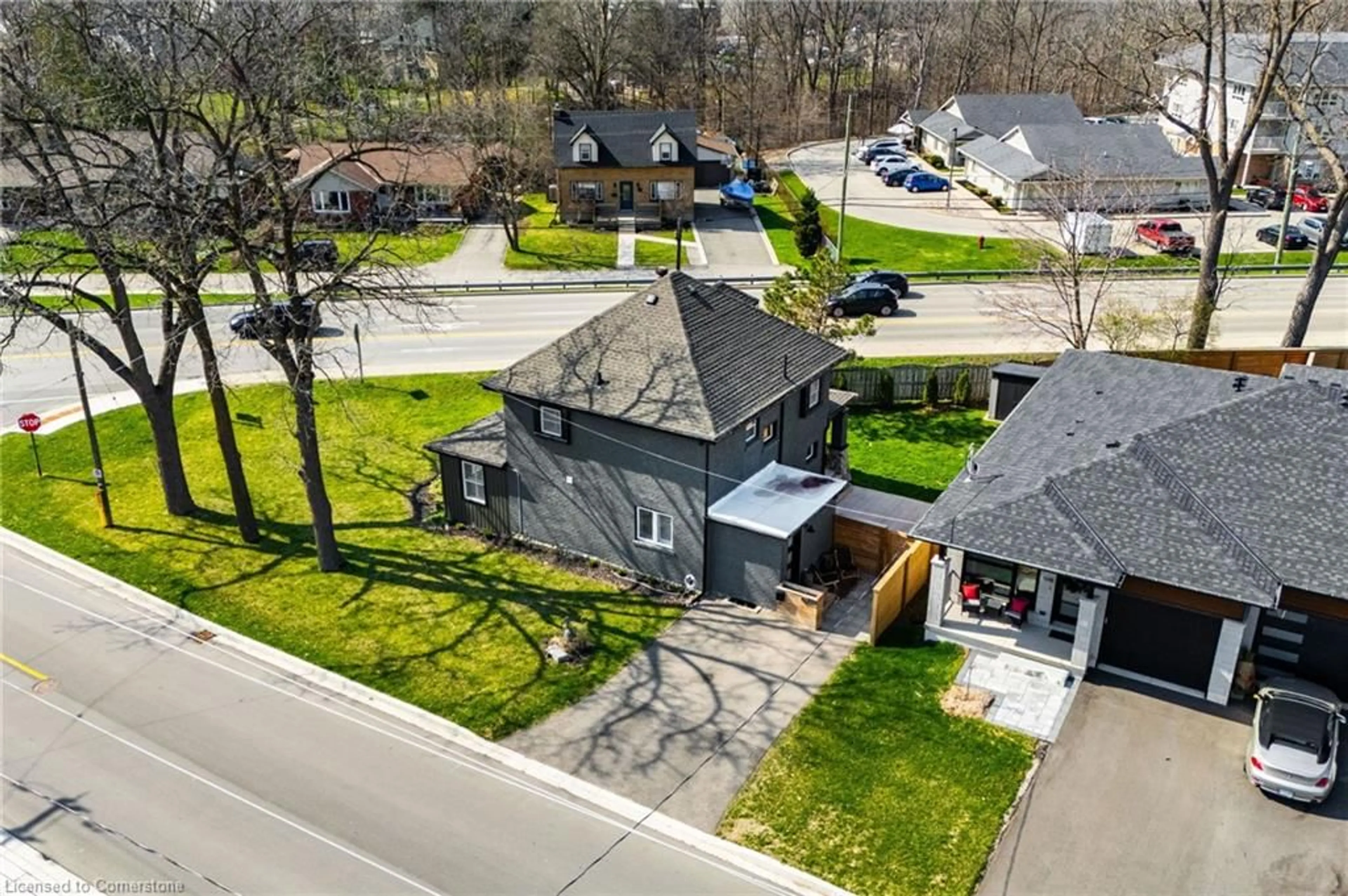 A pic from outside/outdoor area/front of a property/back of a property/a pic from drone, street for 73 King Edward St, Paris Ontario N3L 2G9