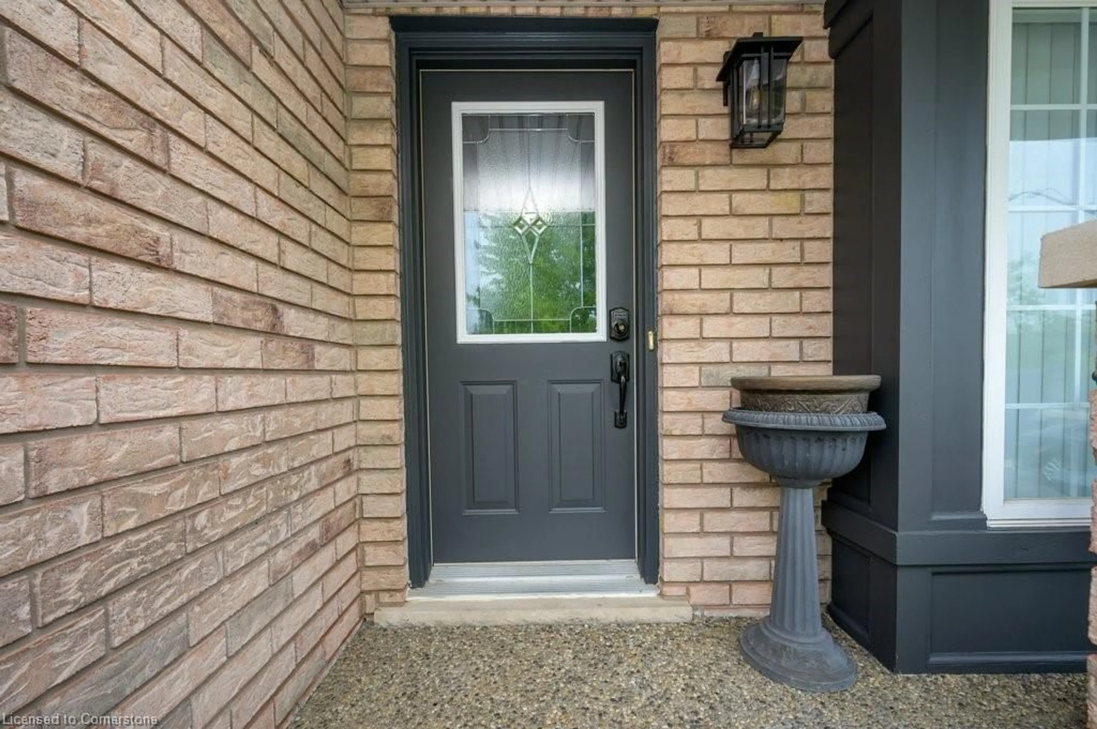 Indoor entryway for 399 Old Mud St, Stoney Creek Ontario L8J 4A1