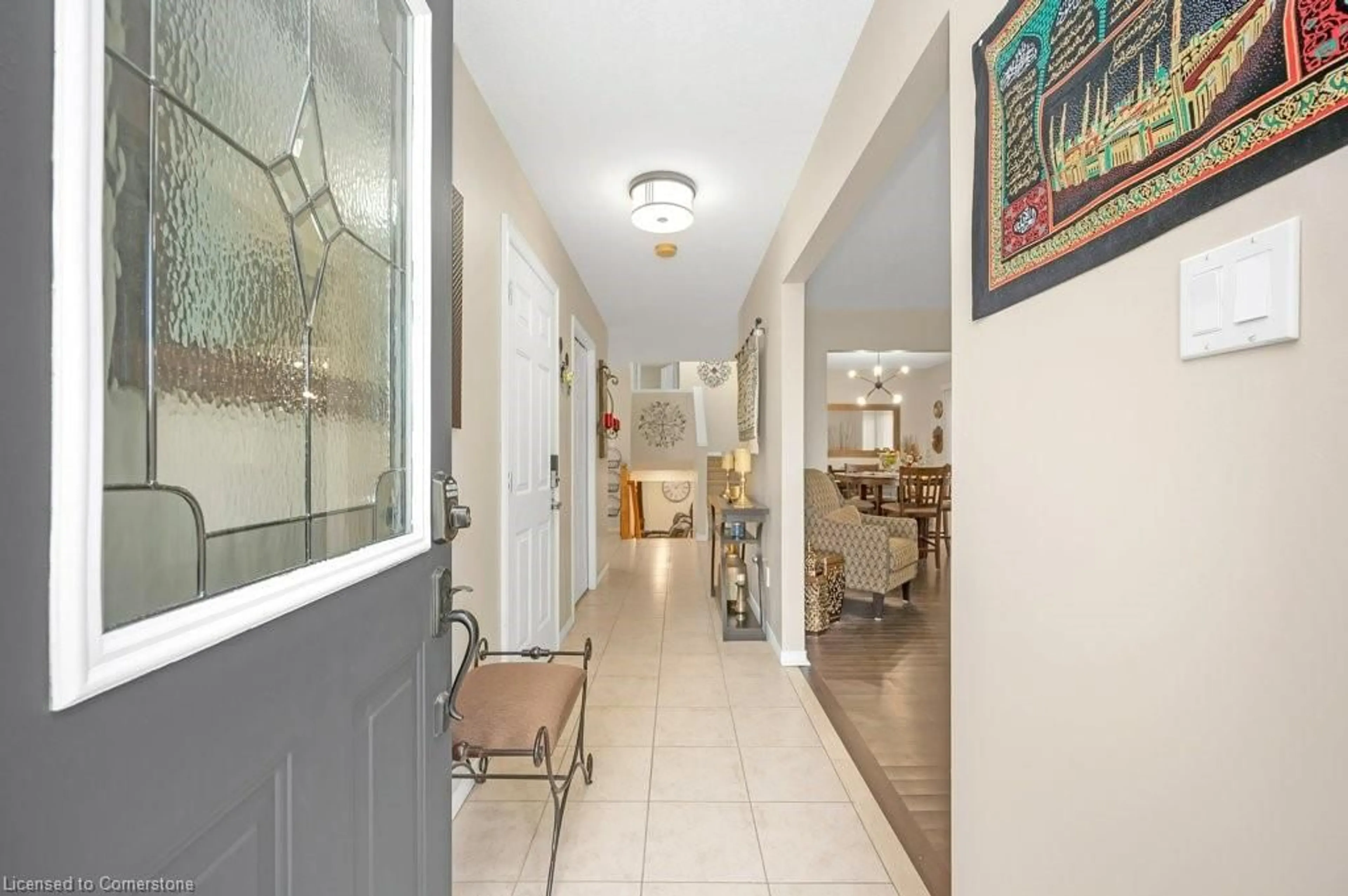 Indoor foyer for 399 Old Mud St, Stoney Creek Ontario L8J 4A1