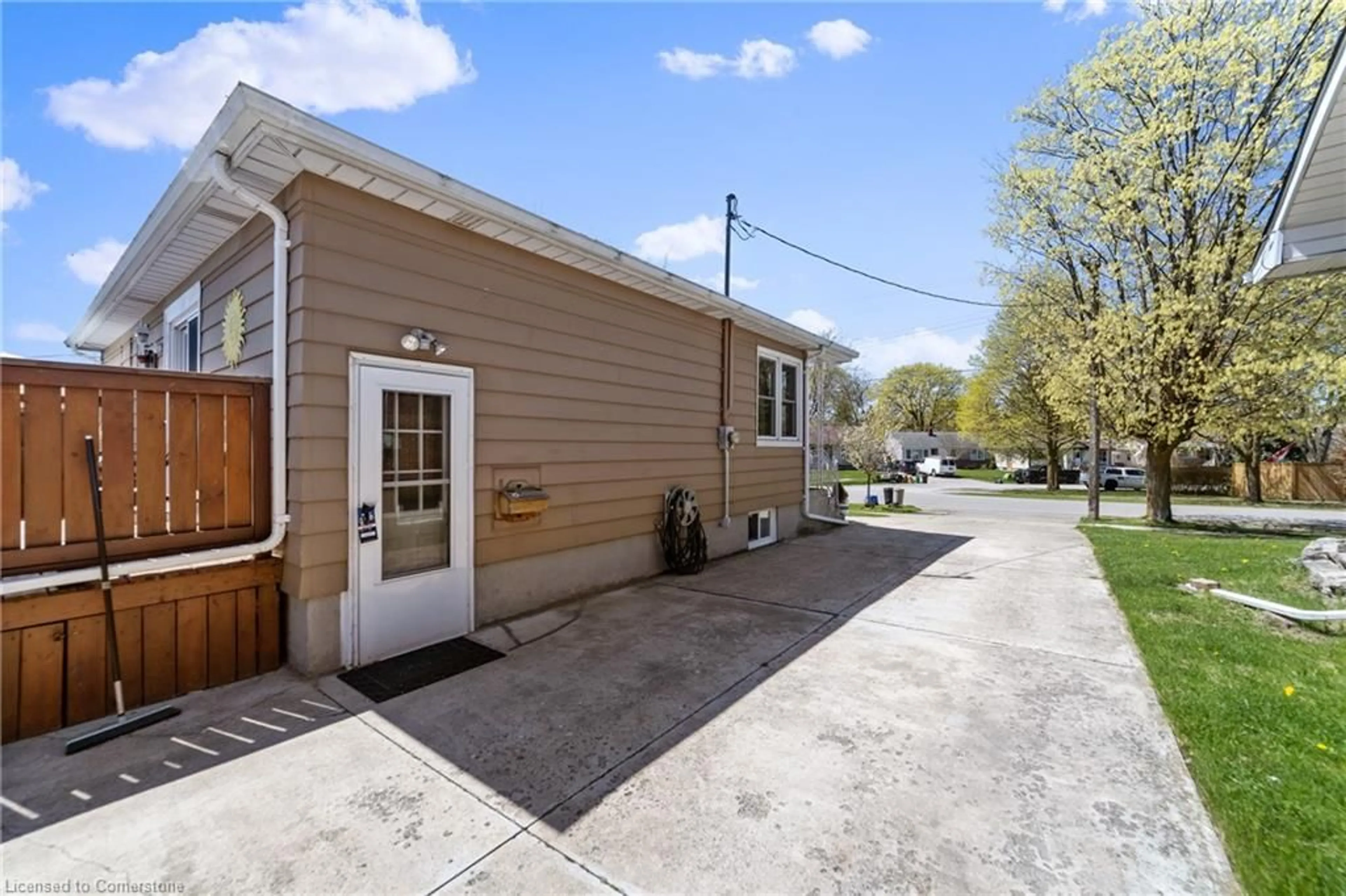 Patio, street for 16 Brisbane Glen&, St. Catharines Ontario L2N 3K9
