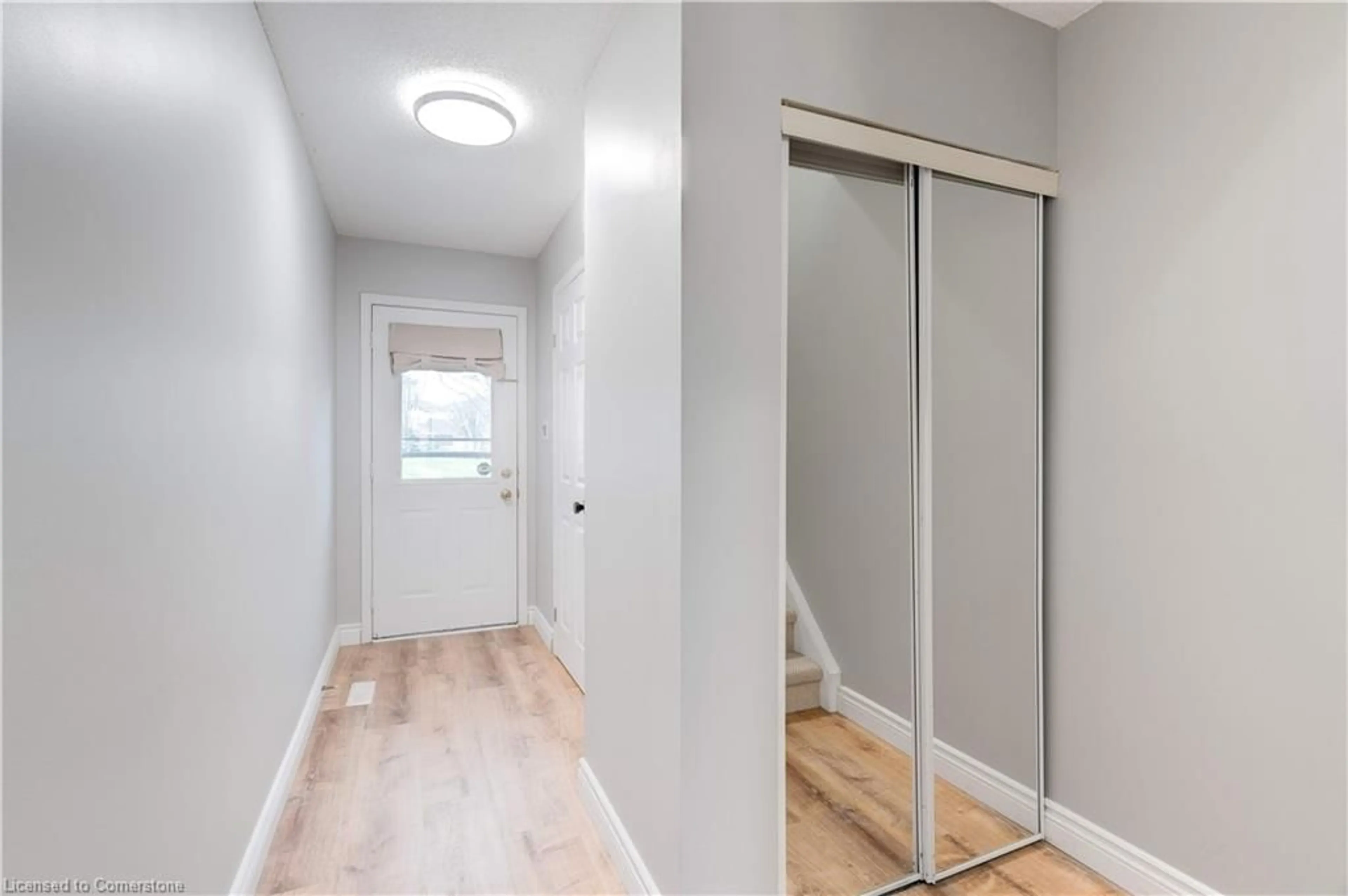 Indoor entryway for 386 Highland Rd #31, Stoney Creek Ontario L8J 3P9