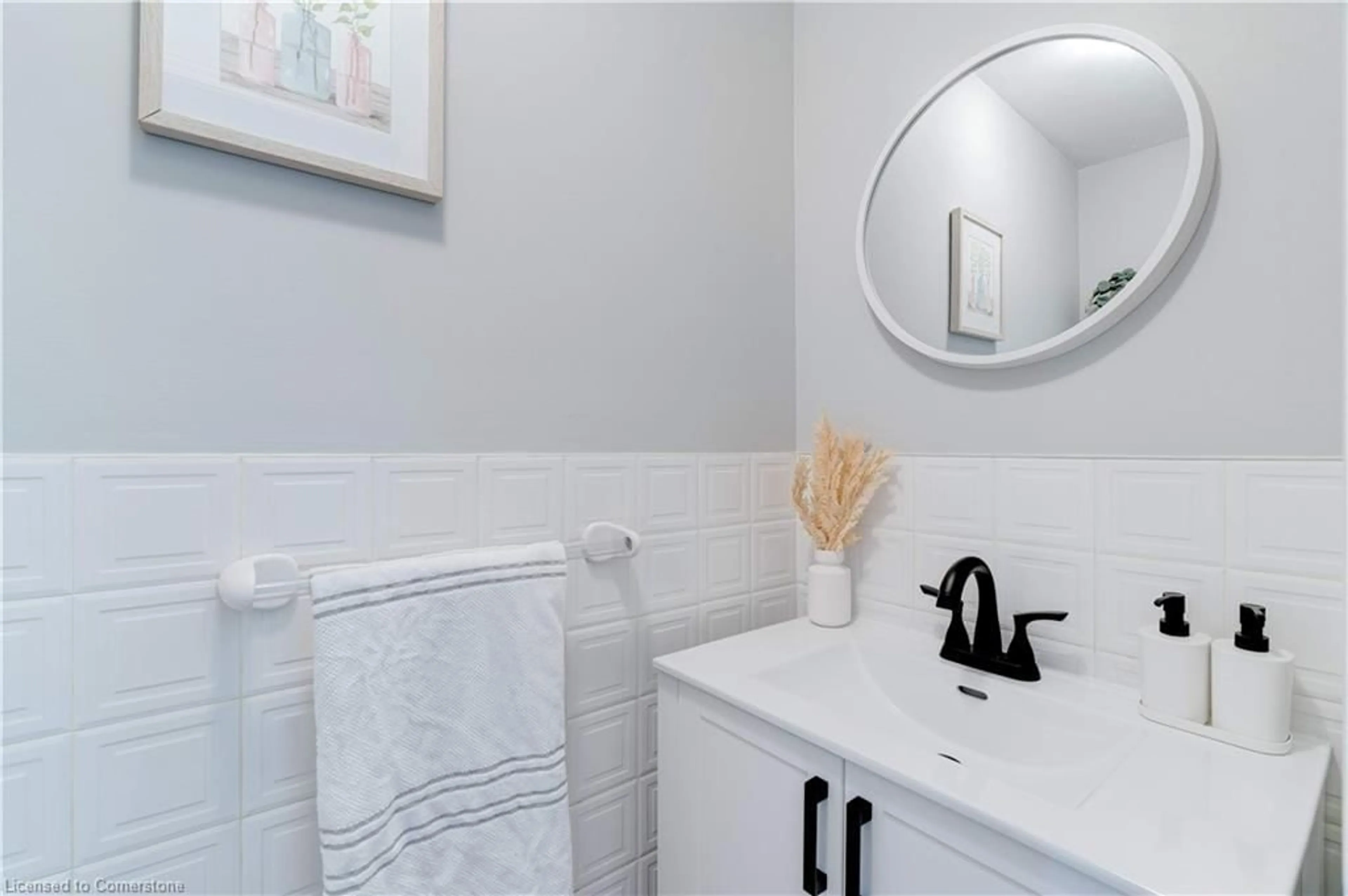 Standard bathroom, ceramic/tile floor for 386 Highland Rd #31, Stoney Creek Ontario L8J 3P9