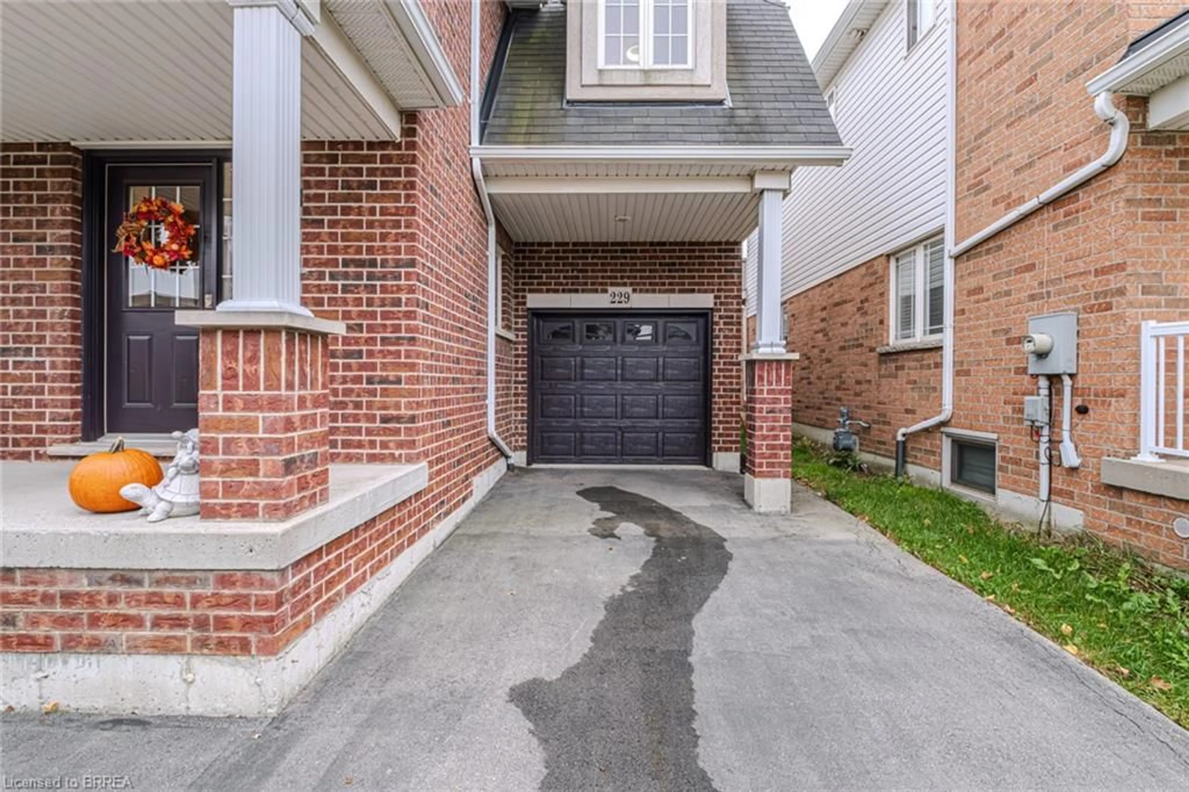 Home with brick exterior material, street for 229 Springvalley Cres, Hamilton Ontario L9C 0B3