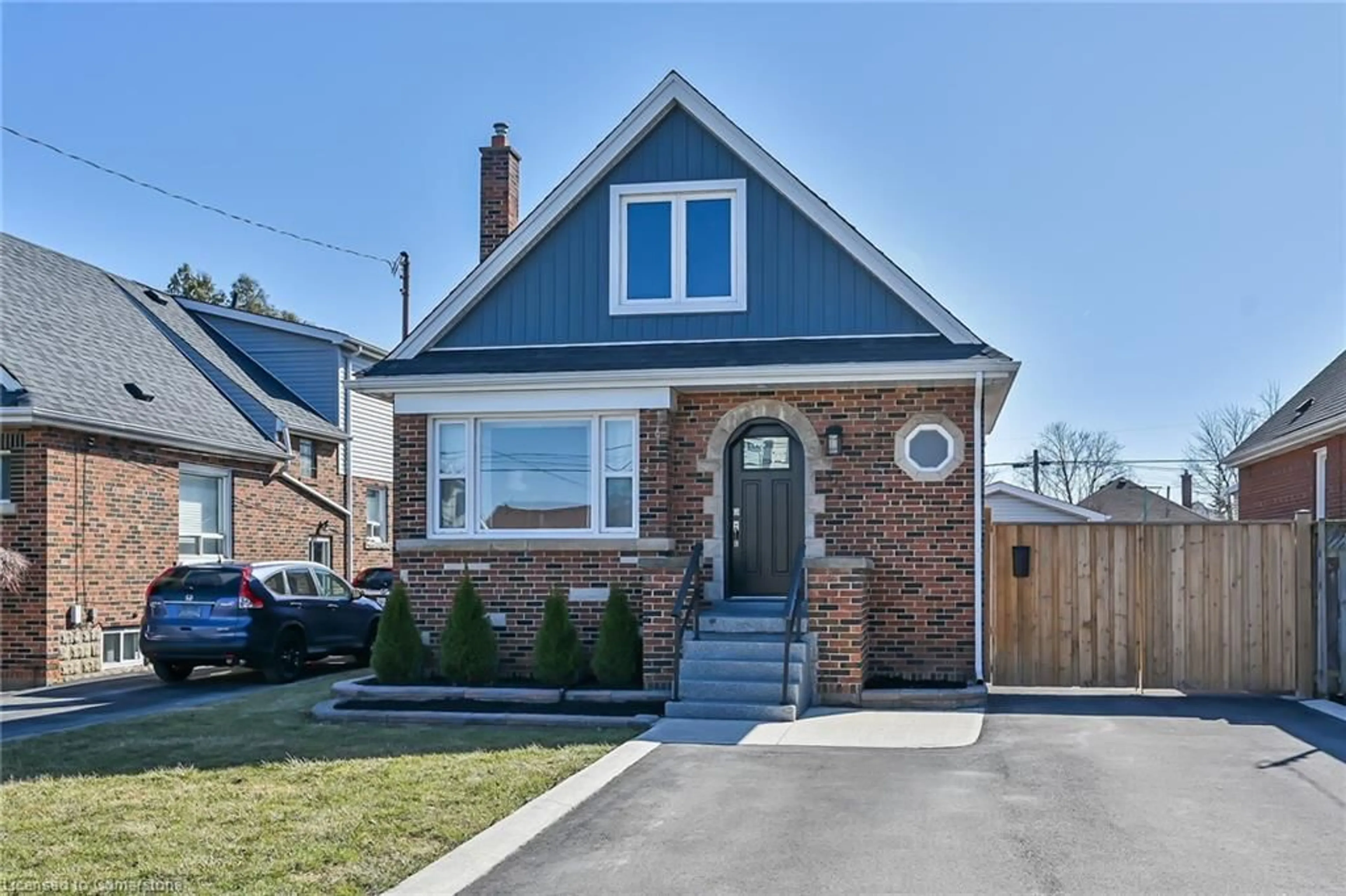 Home with brick exterior material, street for 125 Erin Ave, Hamilton Ontario L8K 4W1