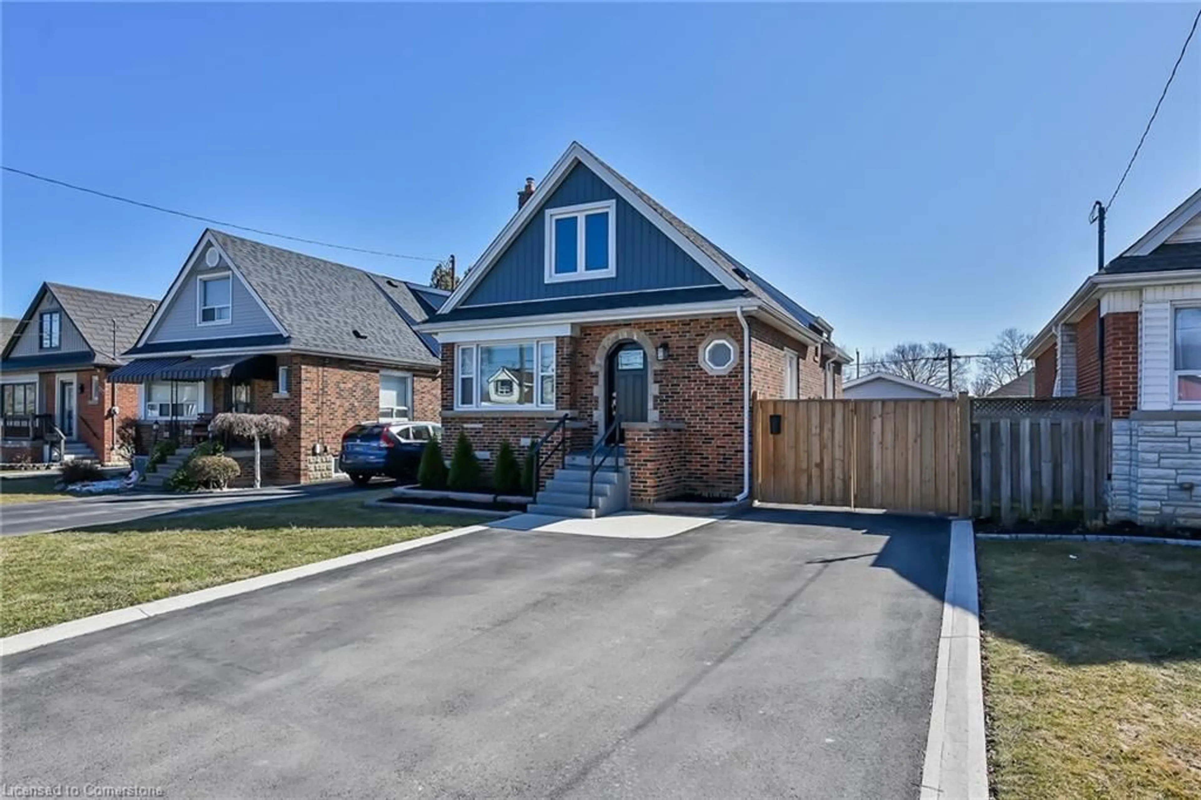 Home with brick exterior material, street for 125 Erin Ave, Hamilton Ontario L8K 4W1