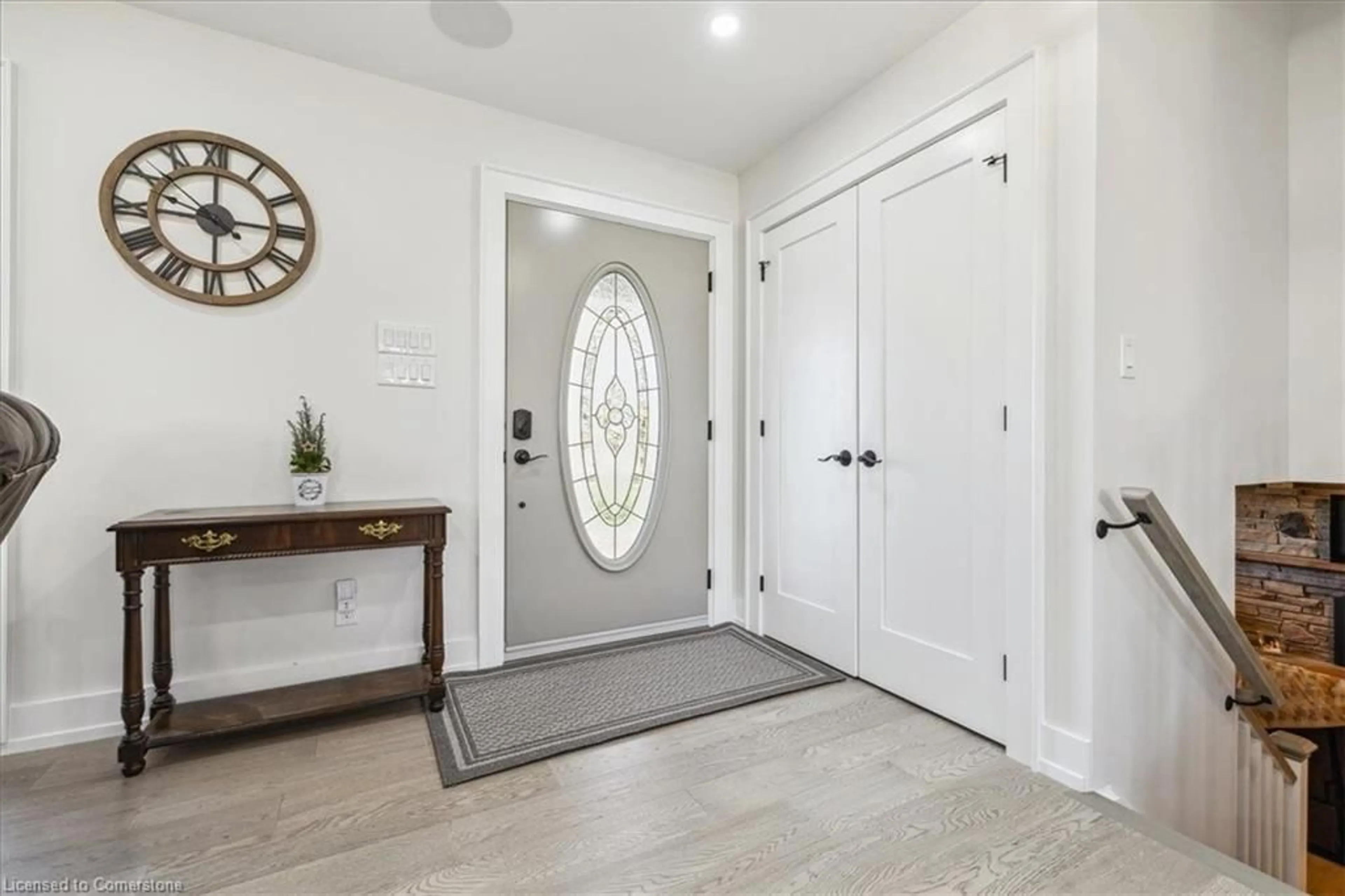 Indoor entryway for 3278 Golf Club Rd, Hannon Ontario L0R 1P0