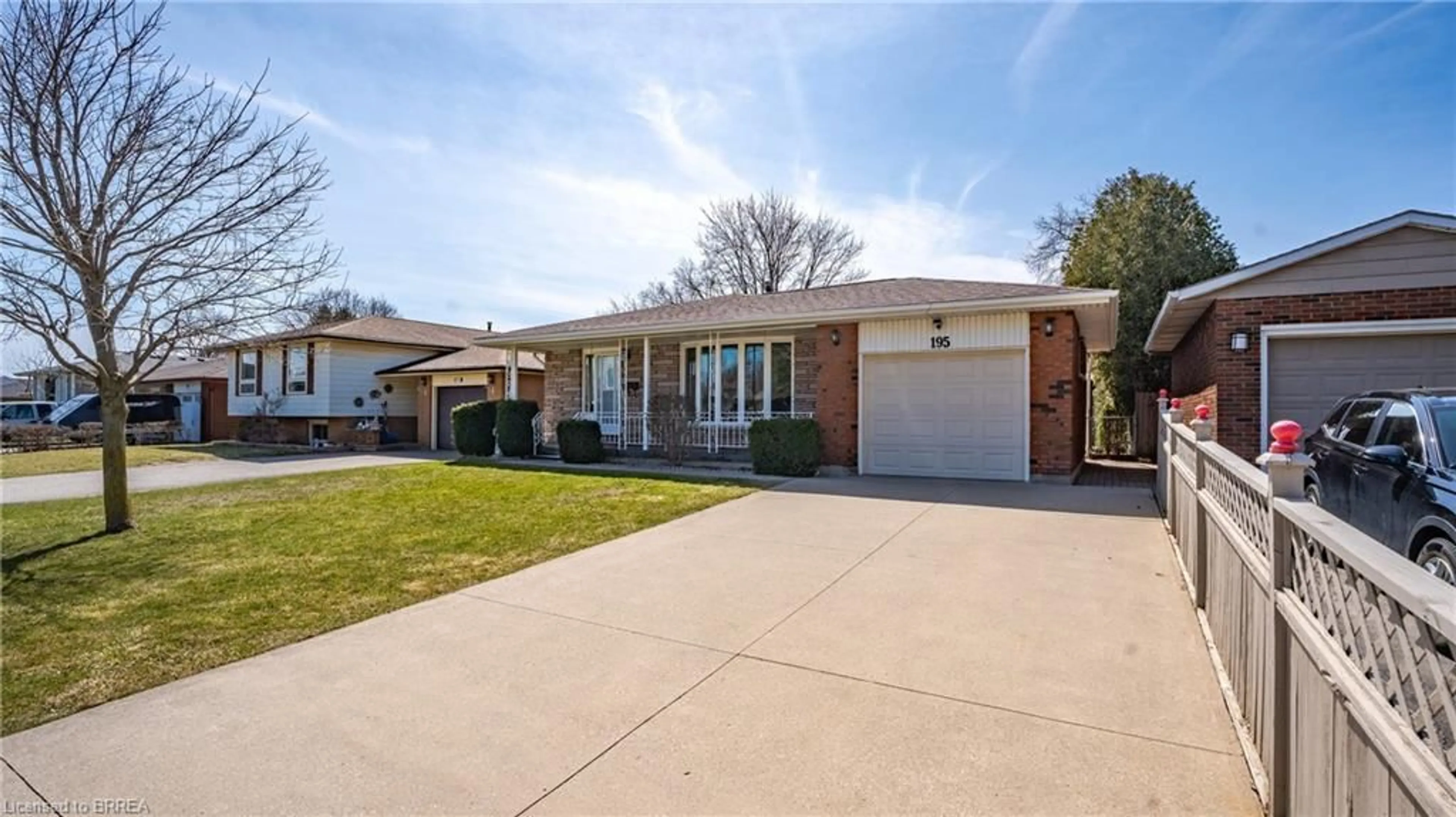 Home with brick exterior material, street for 195 Paris Rd, Brantford Ontario N3R 1J2