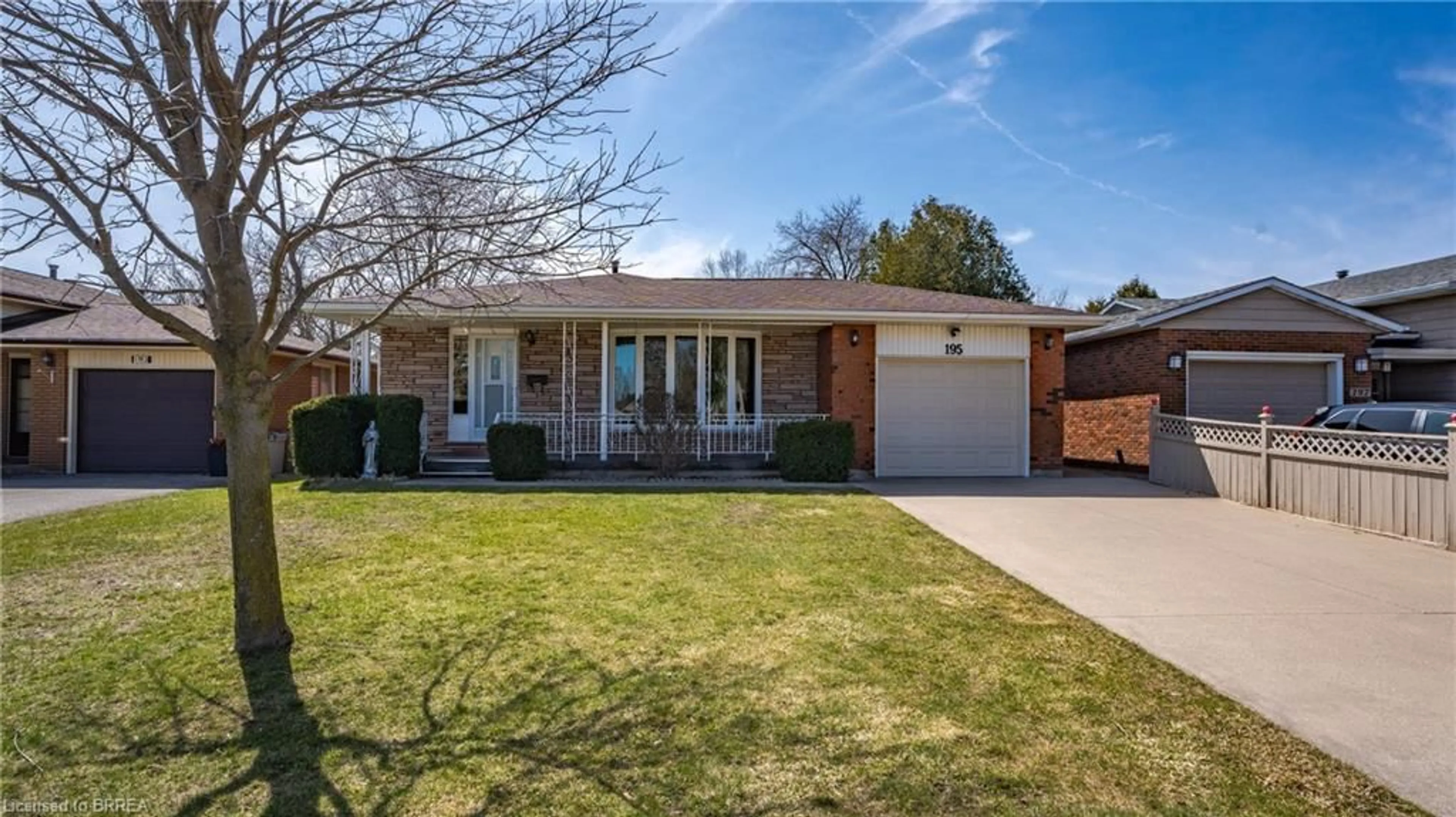 Home with brick exterior material, street for 195 Paris Rd, Brantford Ontario N3R 1J2