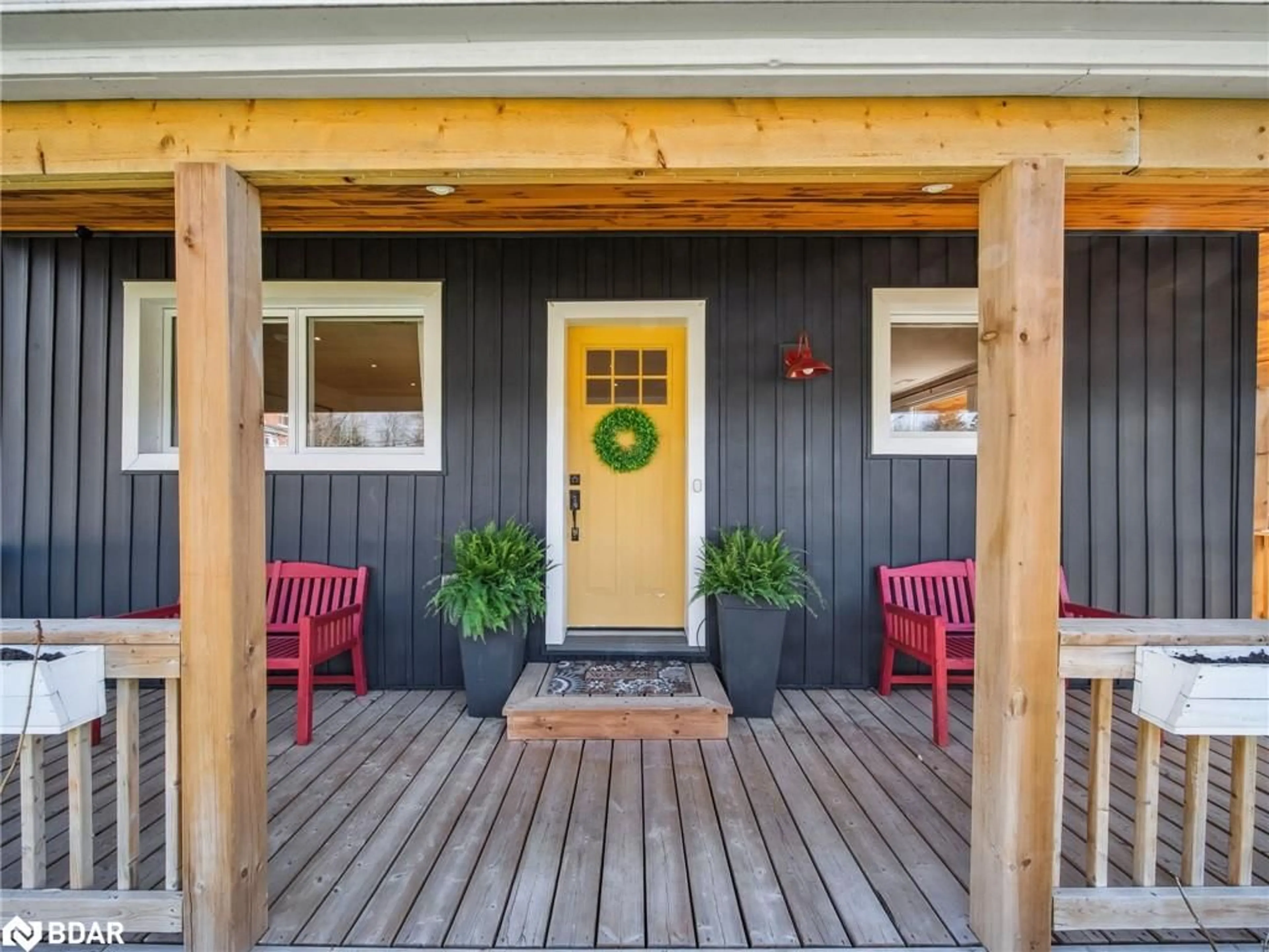 Indoor entryway for 4539 Penetanguishene Rd, Hillsdale Ontario L0L 1V0