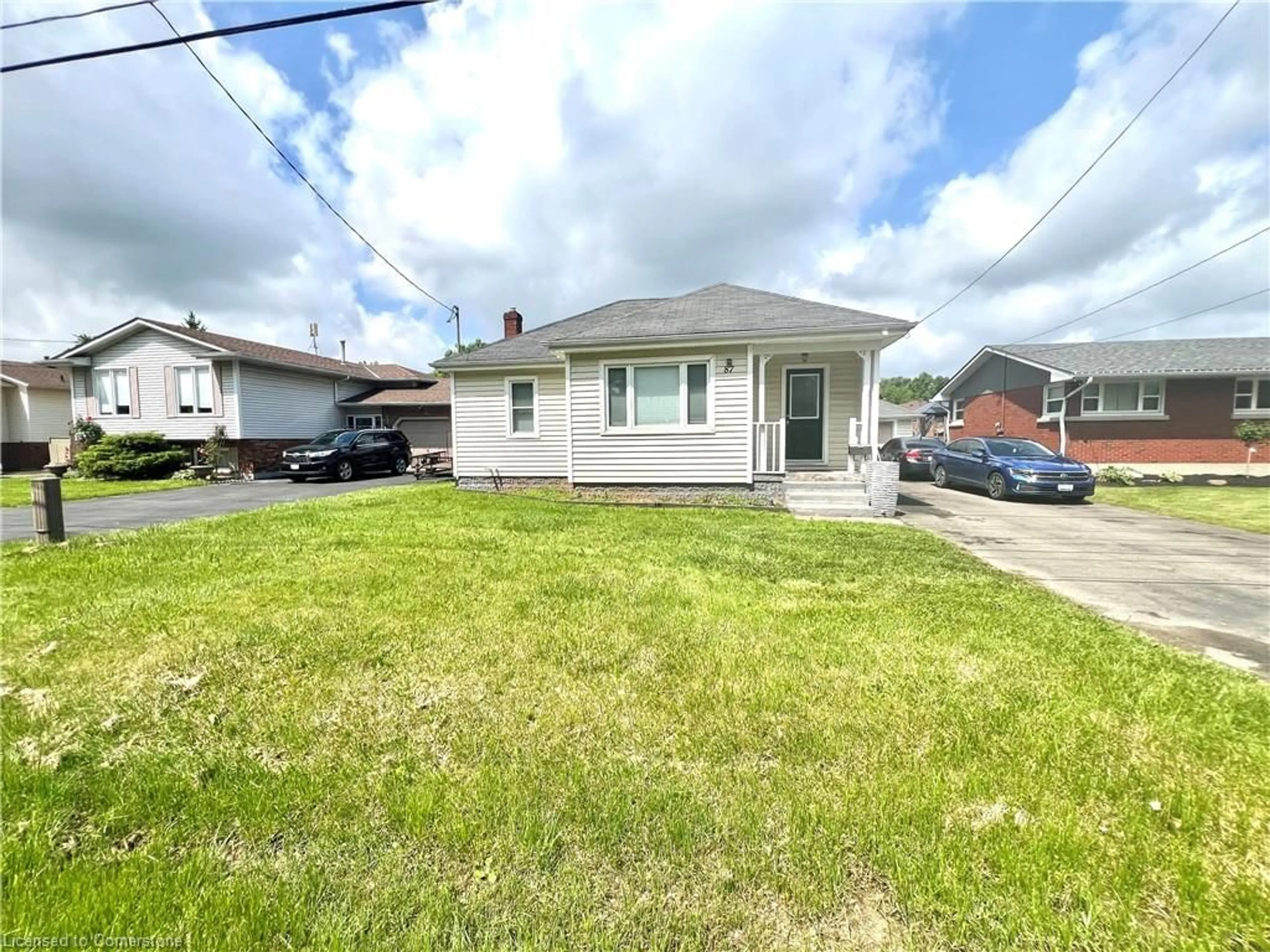 A pic from outside/outdoor area/front of a property/back of a property/a pic from drone, street for 87 Rice Rd, Welland Ontario L3C 2V6