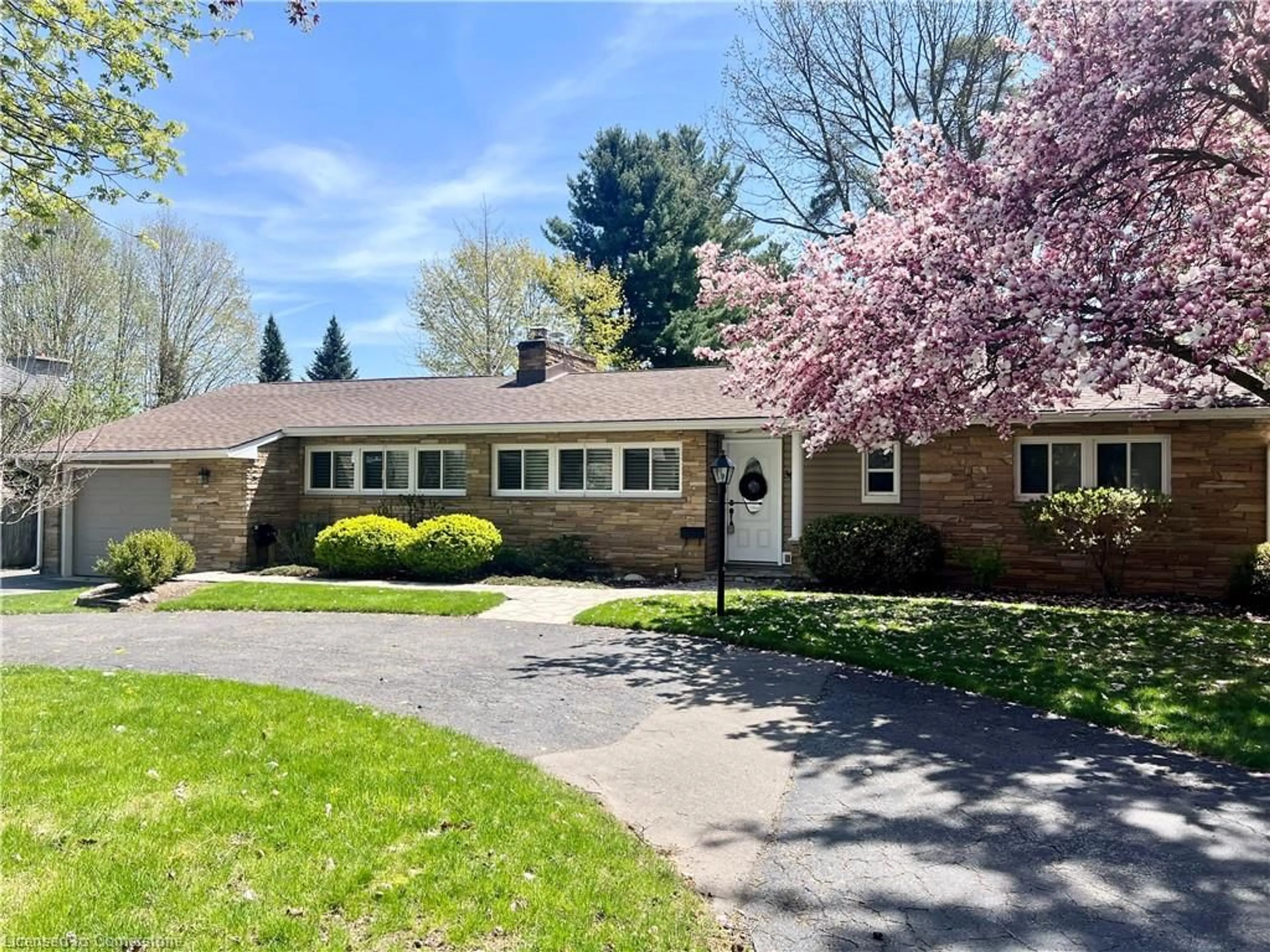 Home with brick exterior material, street for 30 Lynndale Rd, Simcoe Ontario N3Y 1Z9