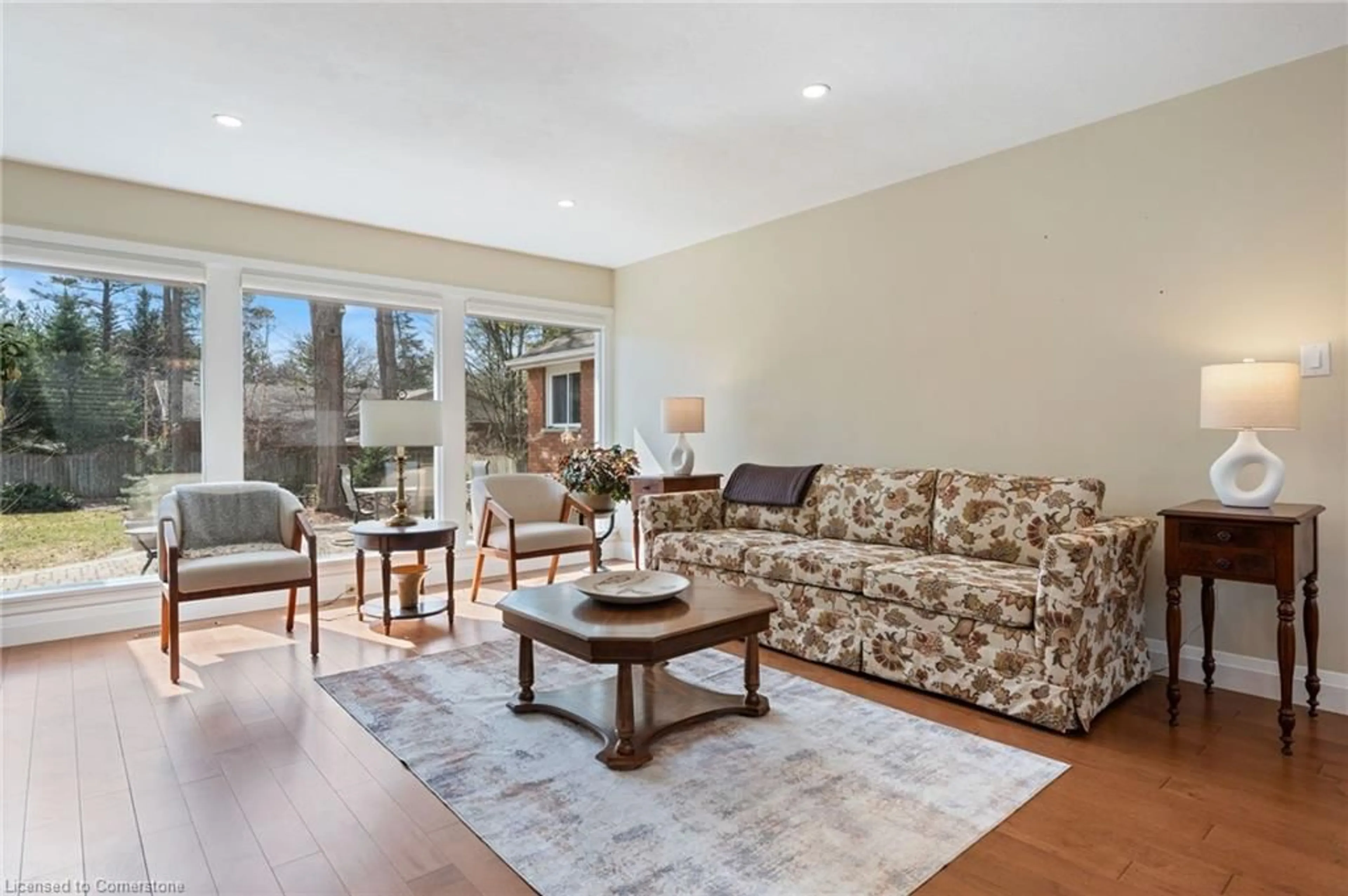 Living room with furniture, unknown for 30 Lynndale Rd, Simcoe Ontario N3Y 1Z9