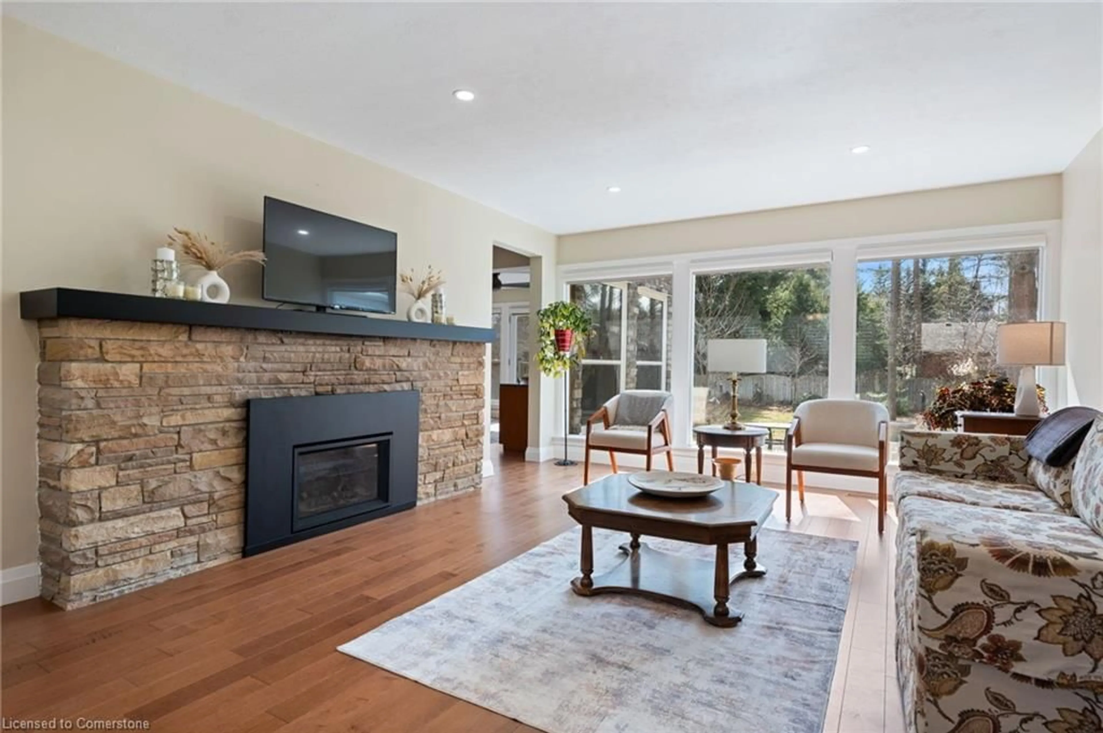 Living room with furniture, unknown for 30 Lynndale Rd, Simcoe Ontario N3Y 1Z9