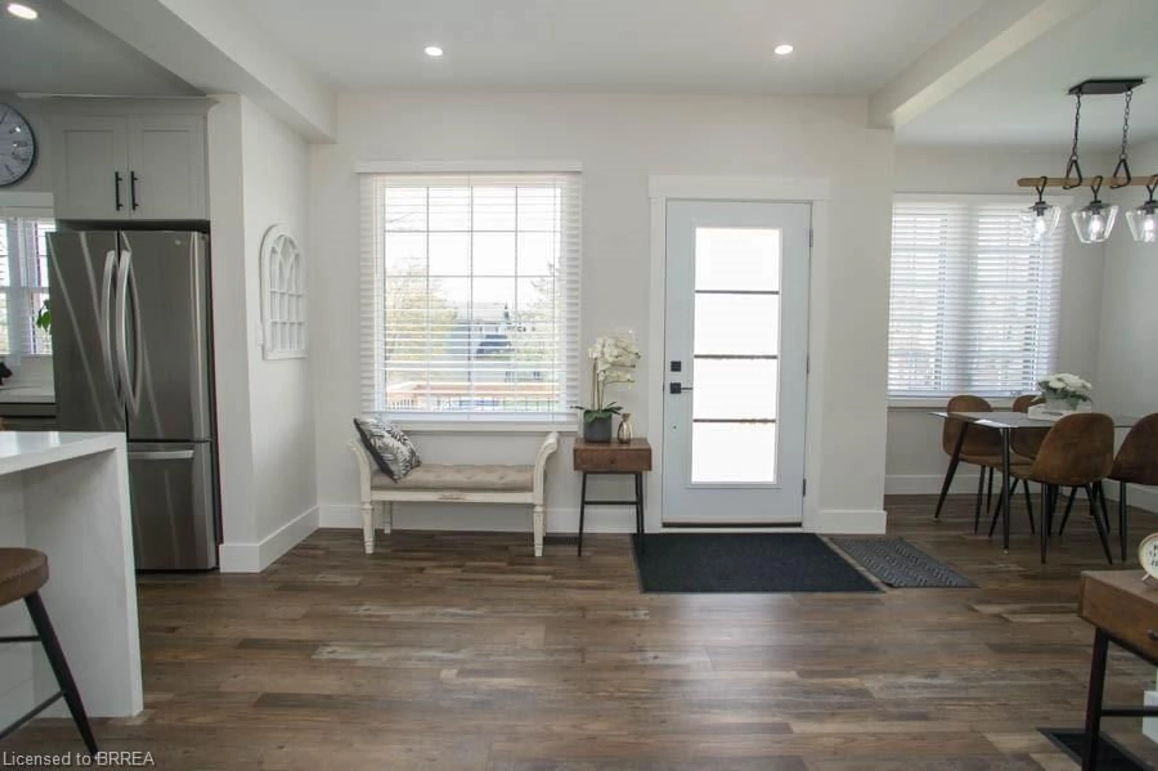 Indoor entryway for 245 Charing Cross St, Brantford Ontario N3R 2J7