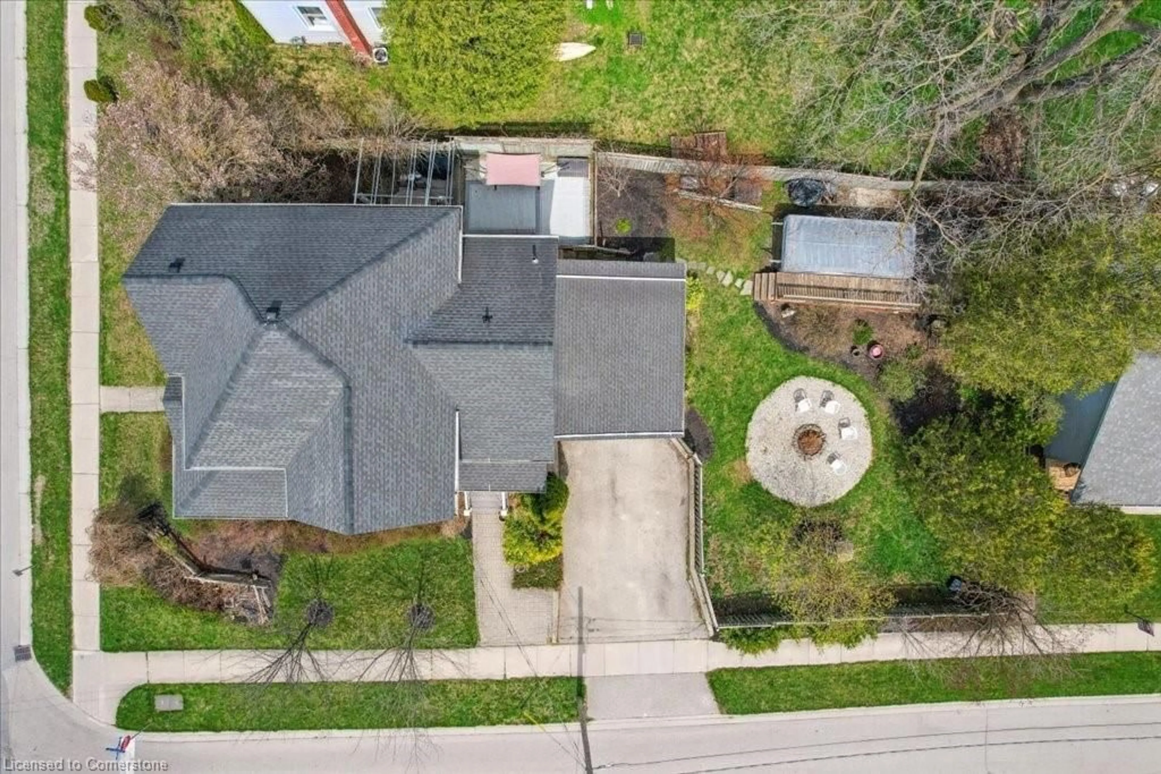 A pic from outside/outdoor area/front of a property/back of a property/a pic from drone, street for 454 Wallace Ave, Listowel Ontario N4W 1L6