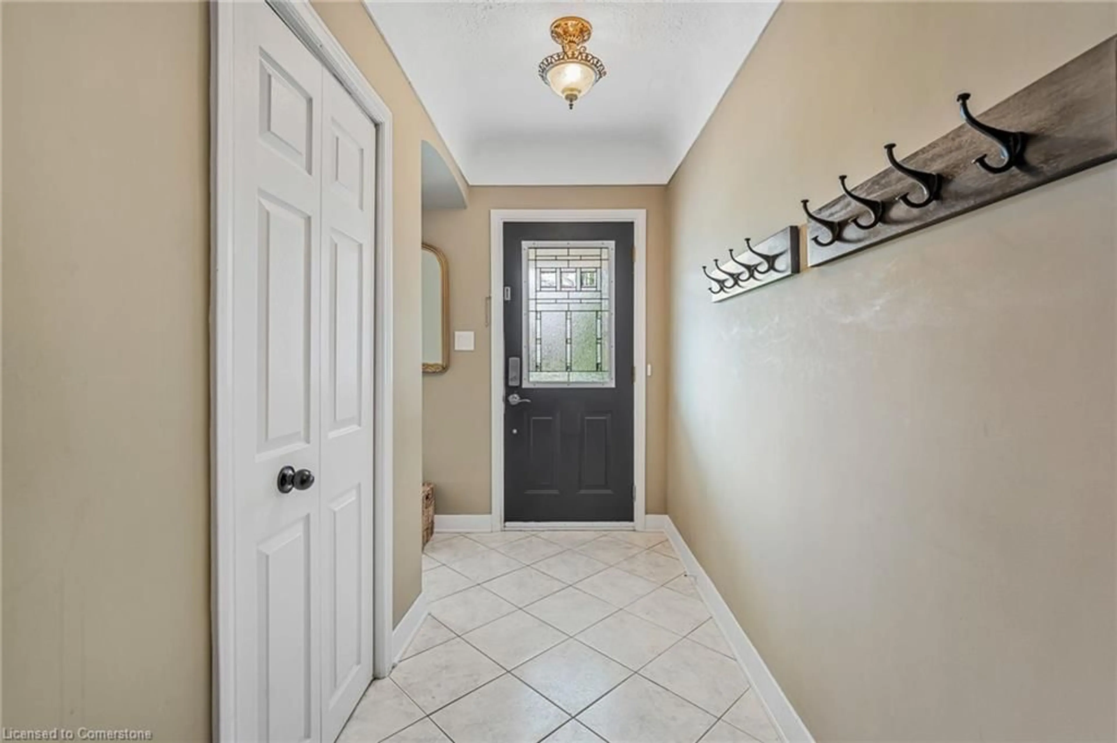 Indoor entryway for 14 Peachtree Pk, Pelham Ontario L0S 1E0