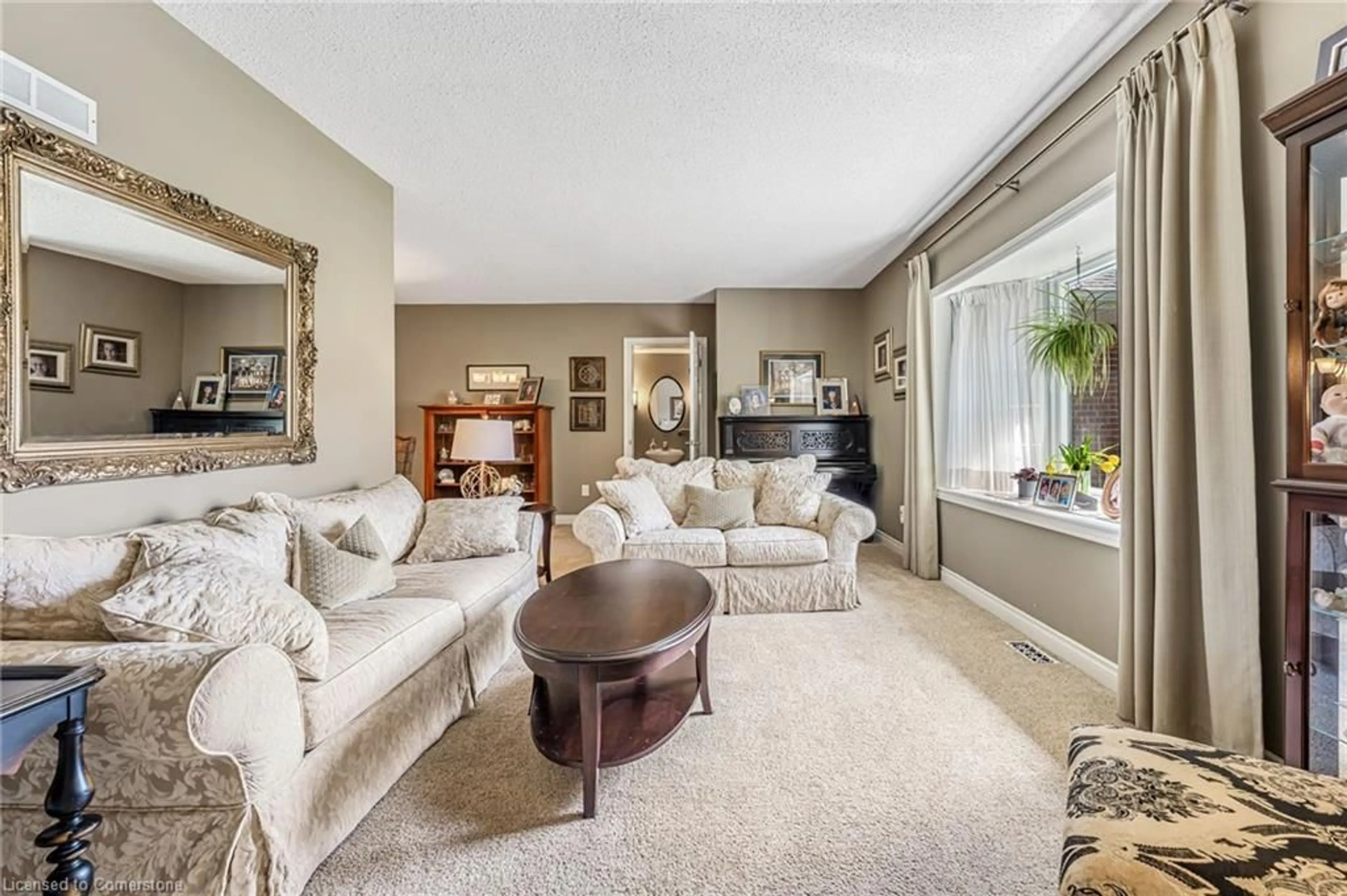 Living room with furniture, carpet floor for 14 Peachtree Pk, Pelham Ontario L0S 1E0