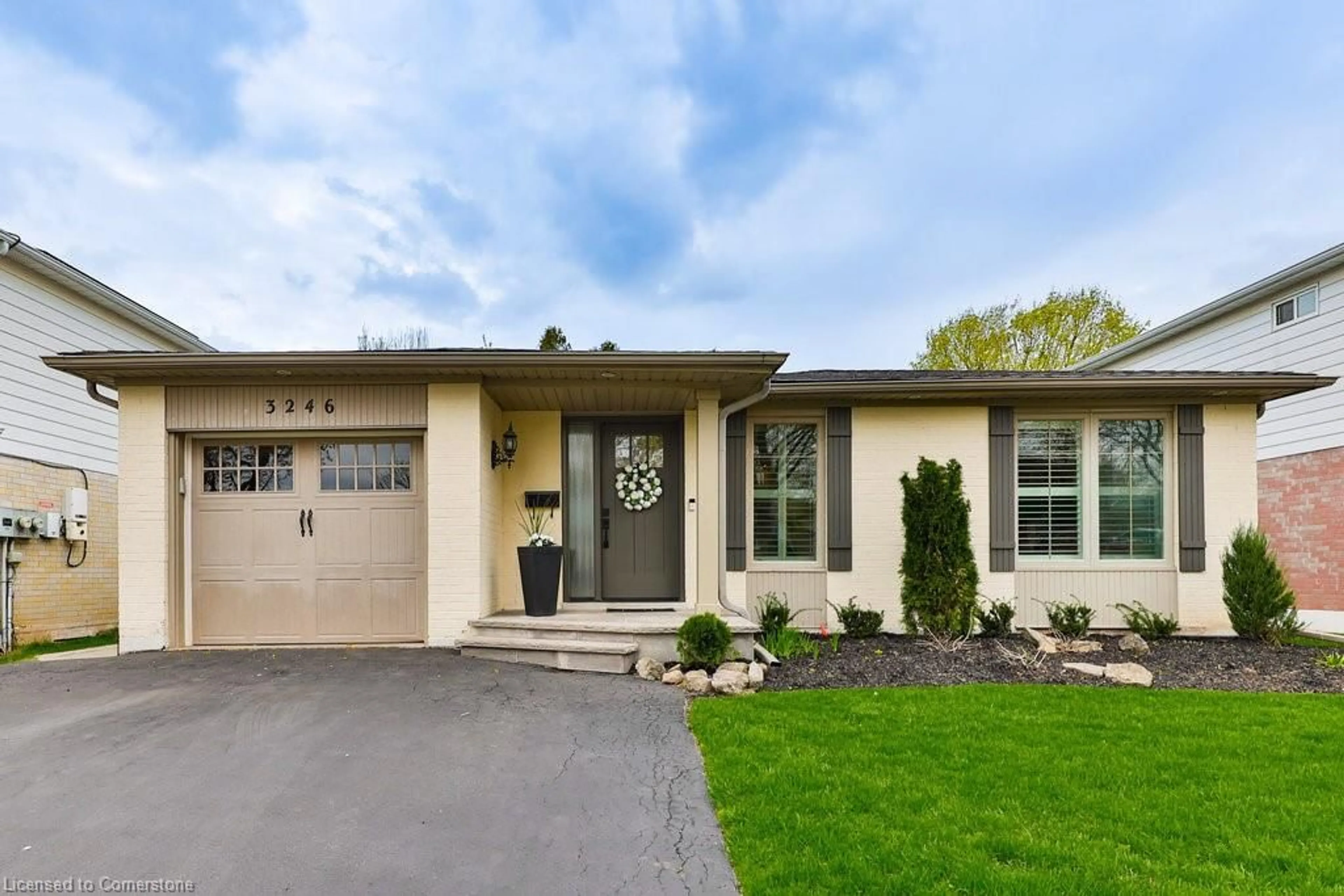 Home with brick exterior material, street for 3246 Lansdown Dr, Burlington Ontario L7M 1K3