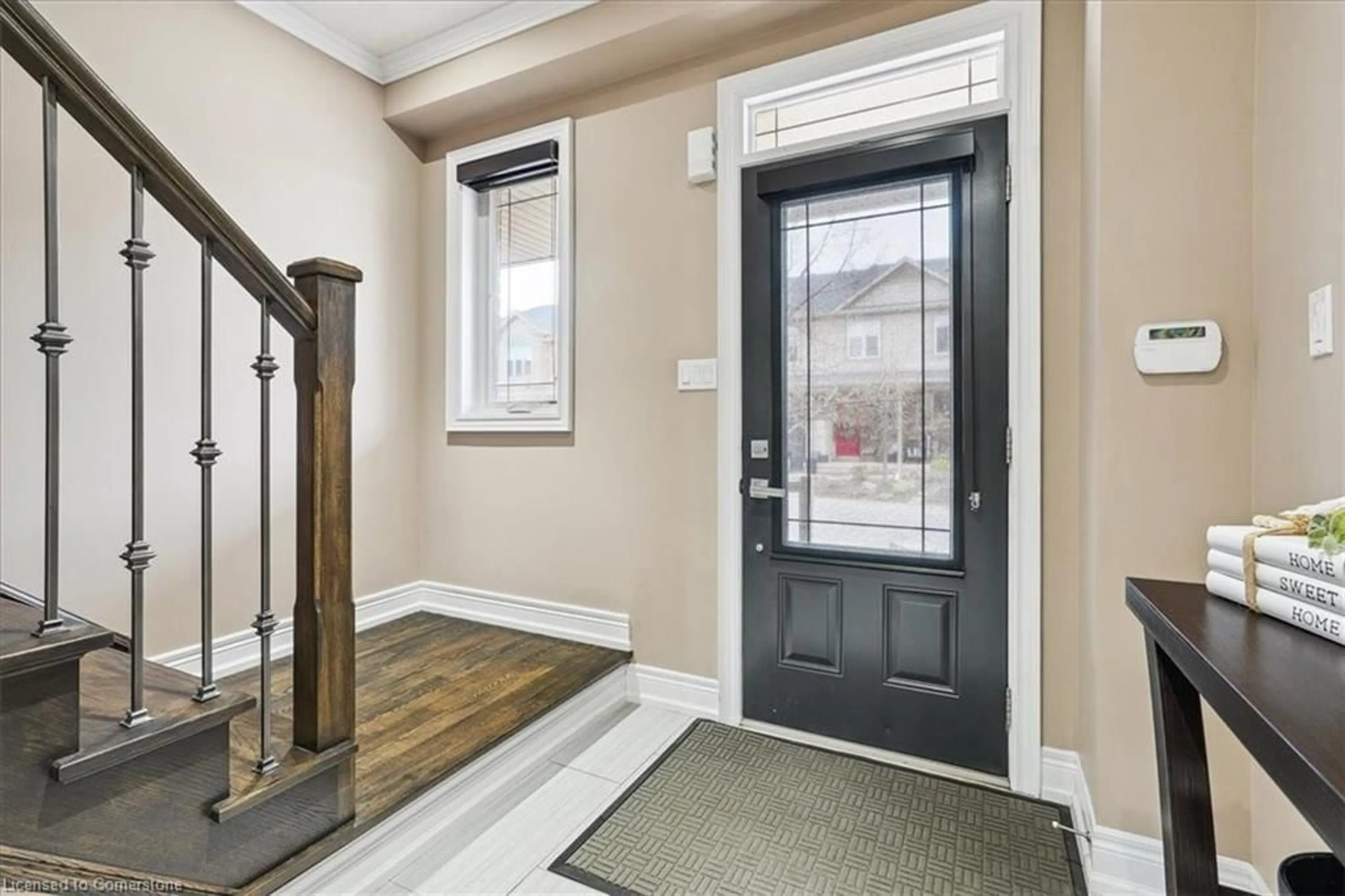 Indoor entryway for 380 Lake St #31, Grimsby Ontario L3M 0E8