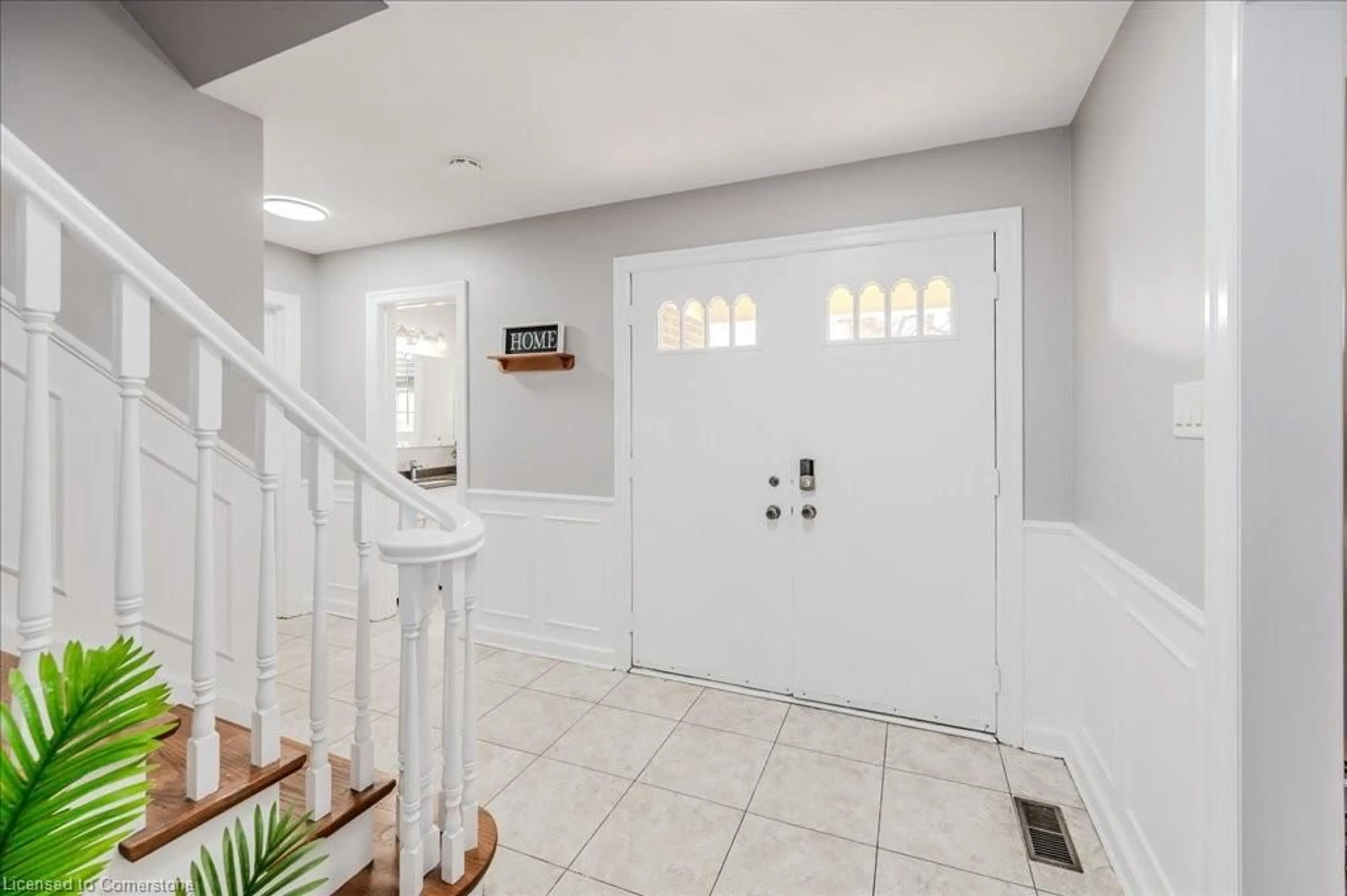 Indoor entryway for 414 Warrington Dr, Waterloo Ontario N2L 2P8