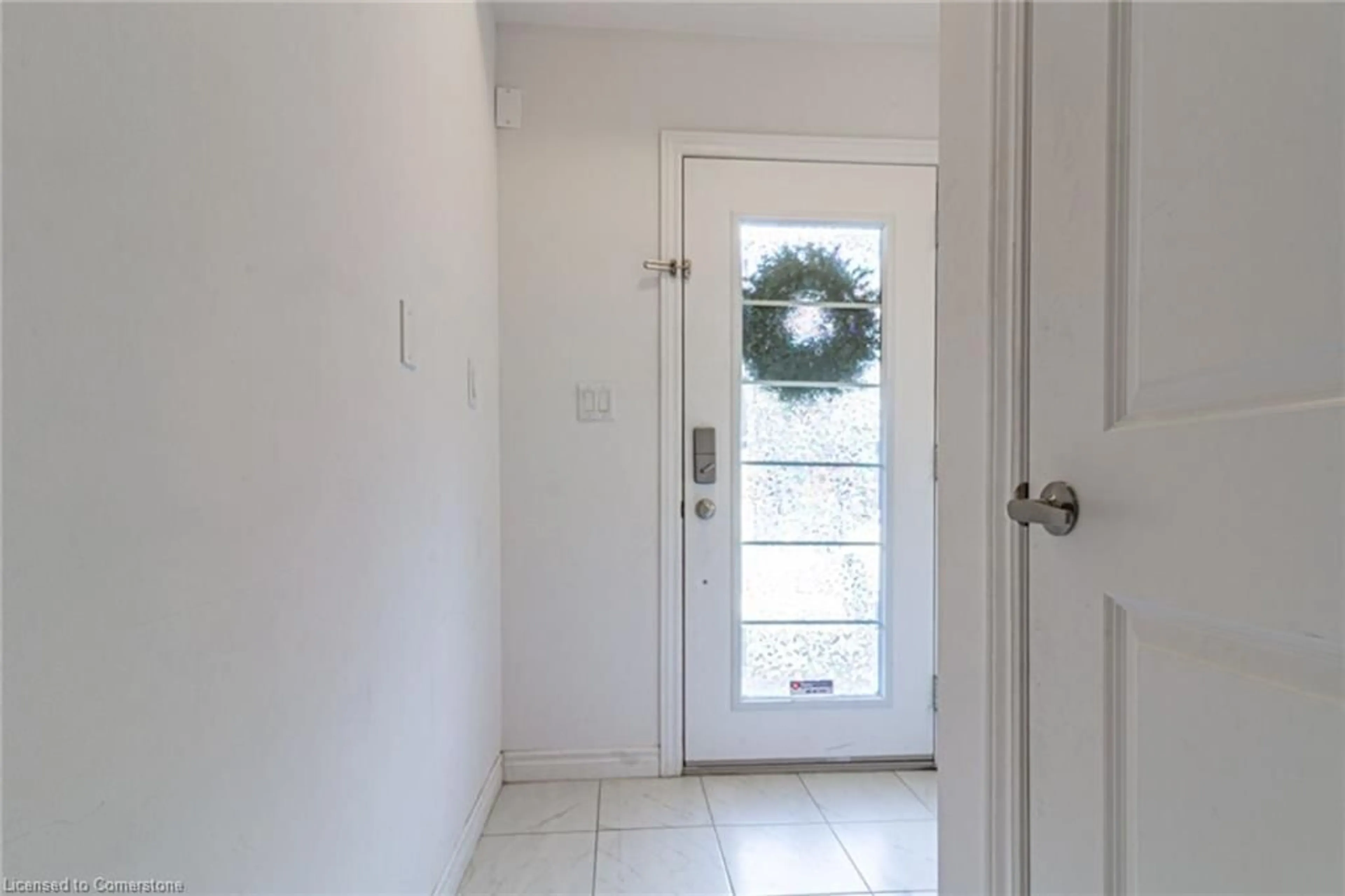 Indoor entryway for 61 Soho St #61, Hamilton Ontario L8J 0M6