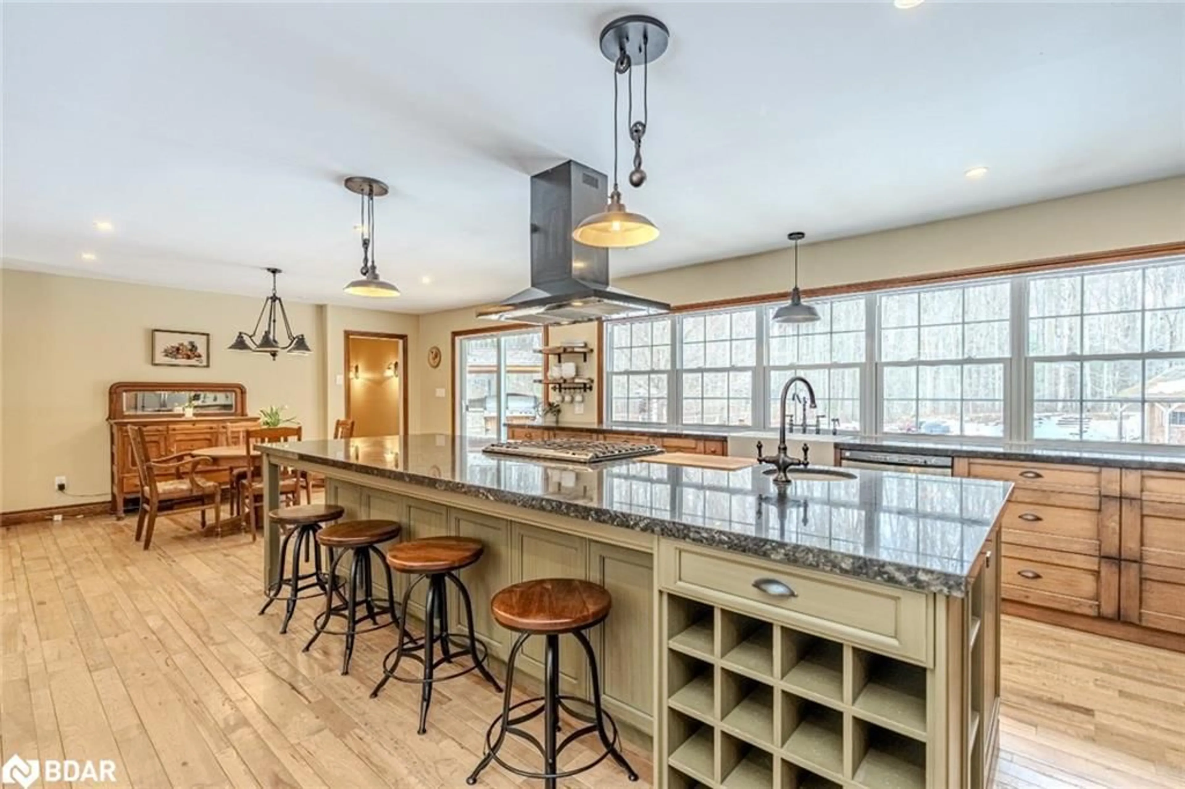 Open concept kitchen, unknown for 6 Woodland Heights Dr, Everett Ontario L0M 1J0