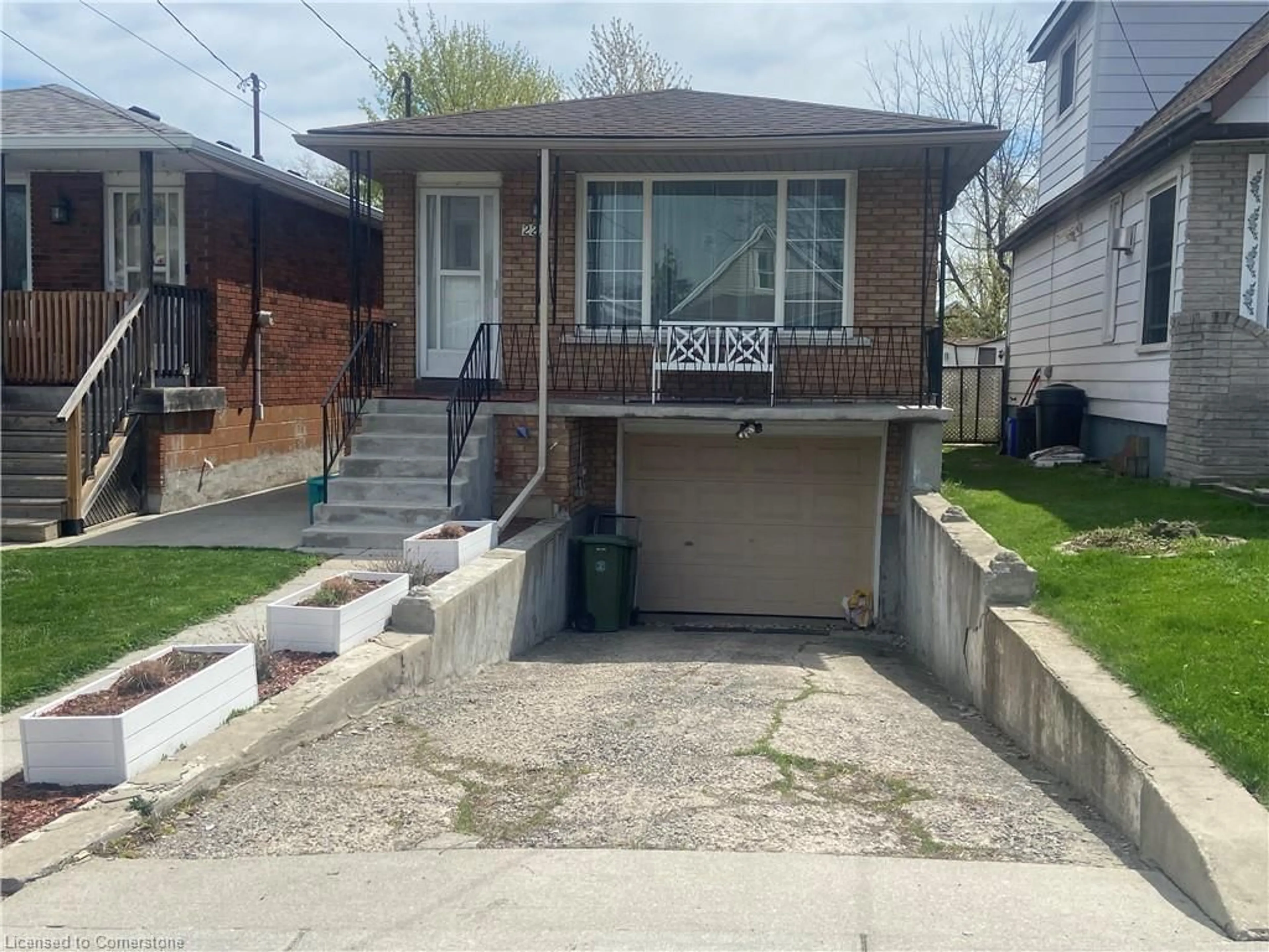 Unknown for 221 East 24th St, Hamilton Ontario L8V 2Y5