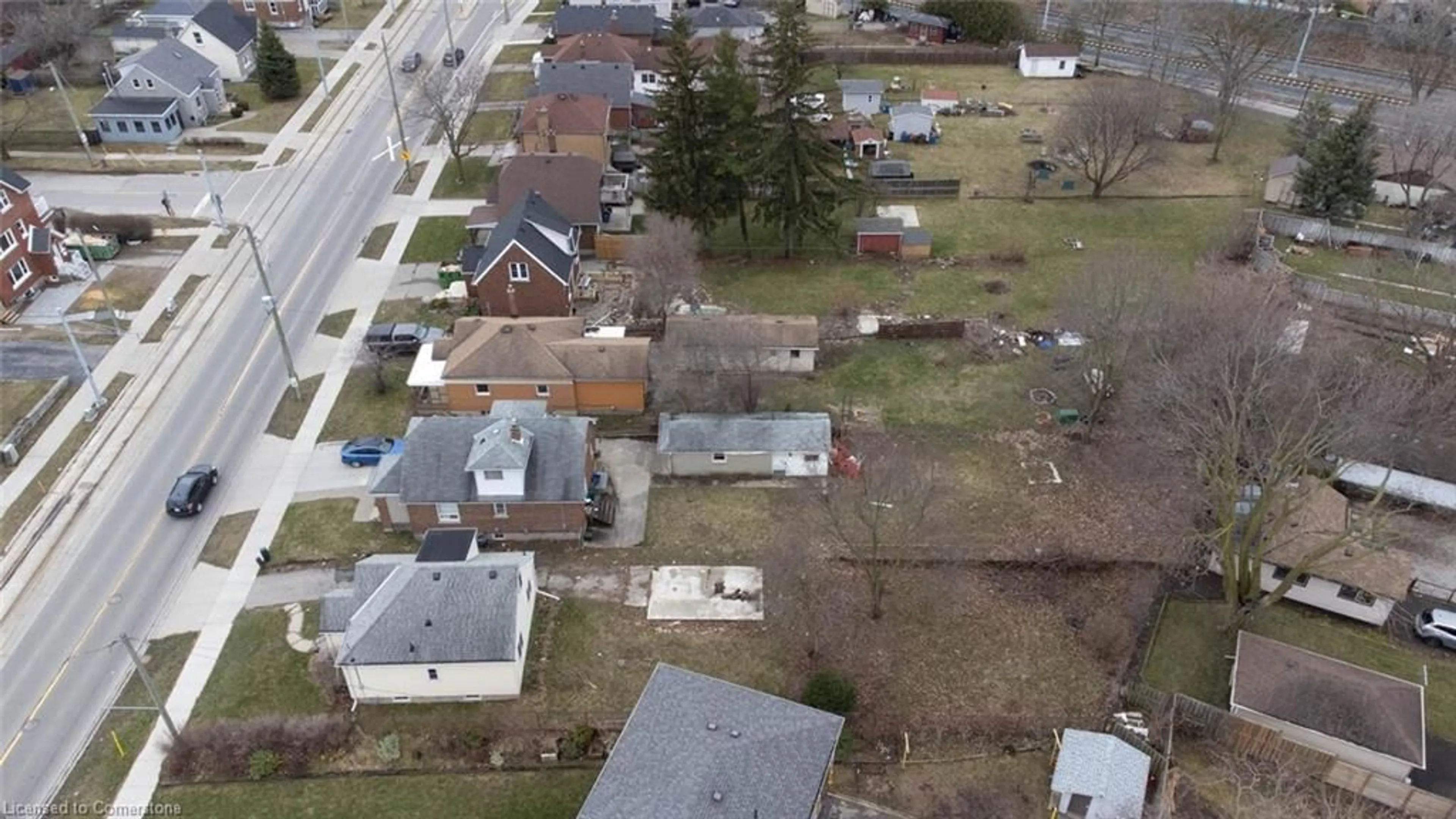 A pic from outside/outdoor area/front of a property/back of a property/a pic from drone, street for 296 Ottawa St, Kitchener Ontario N2G 3T6